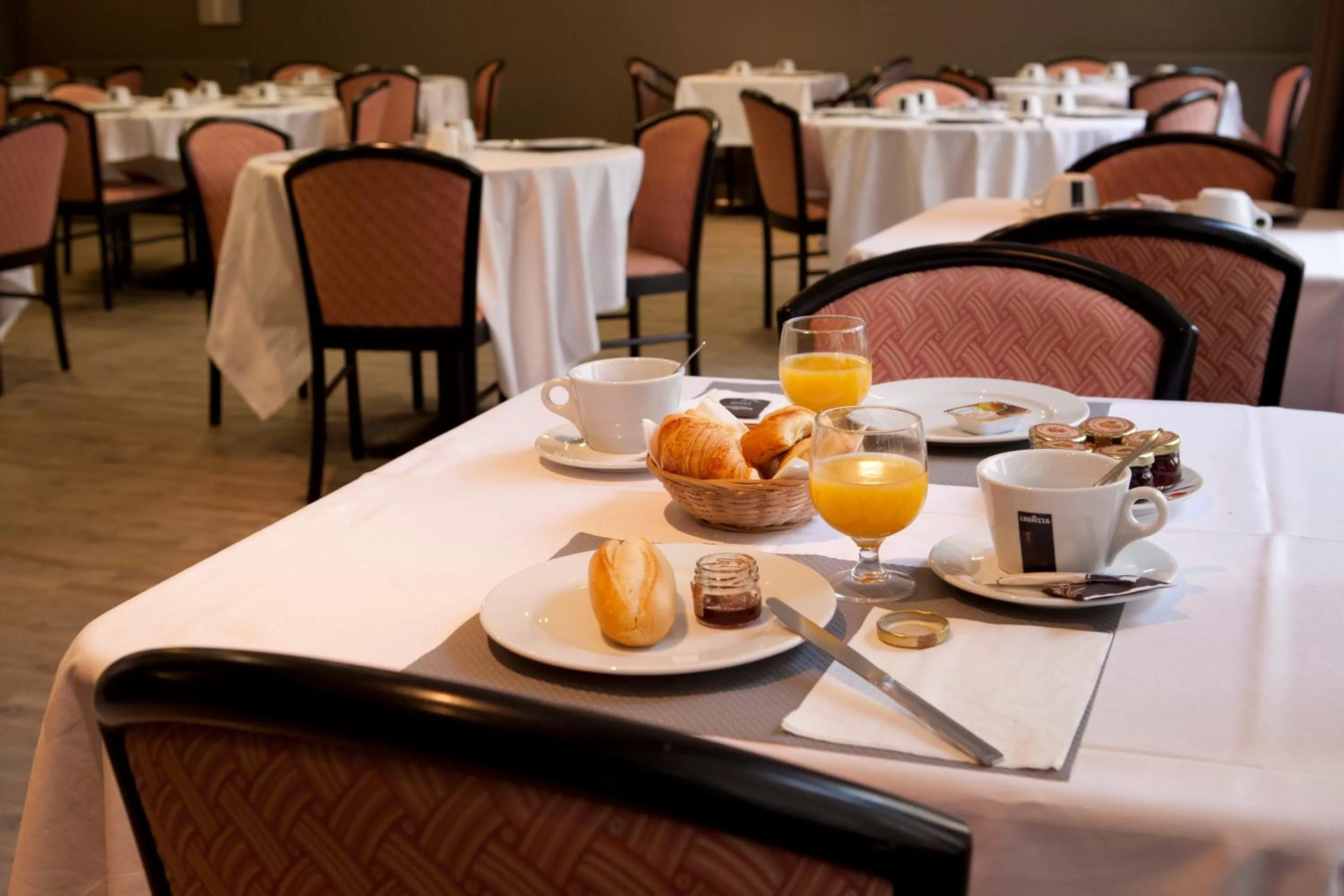 Breakfast in Villa Mariale by Popinns