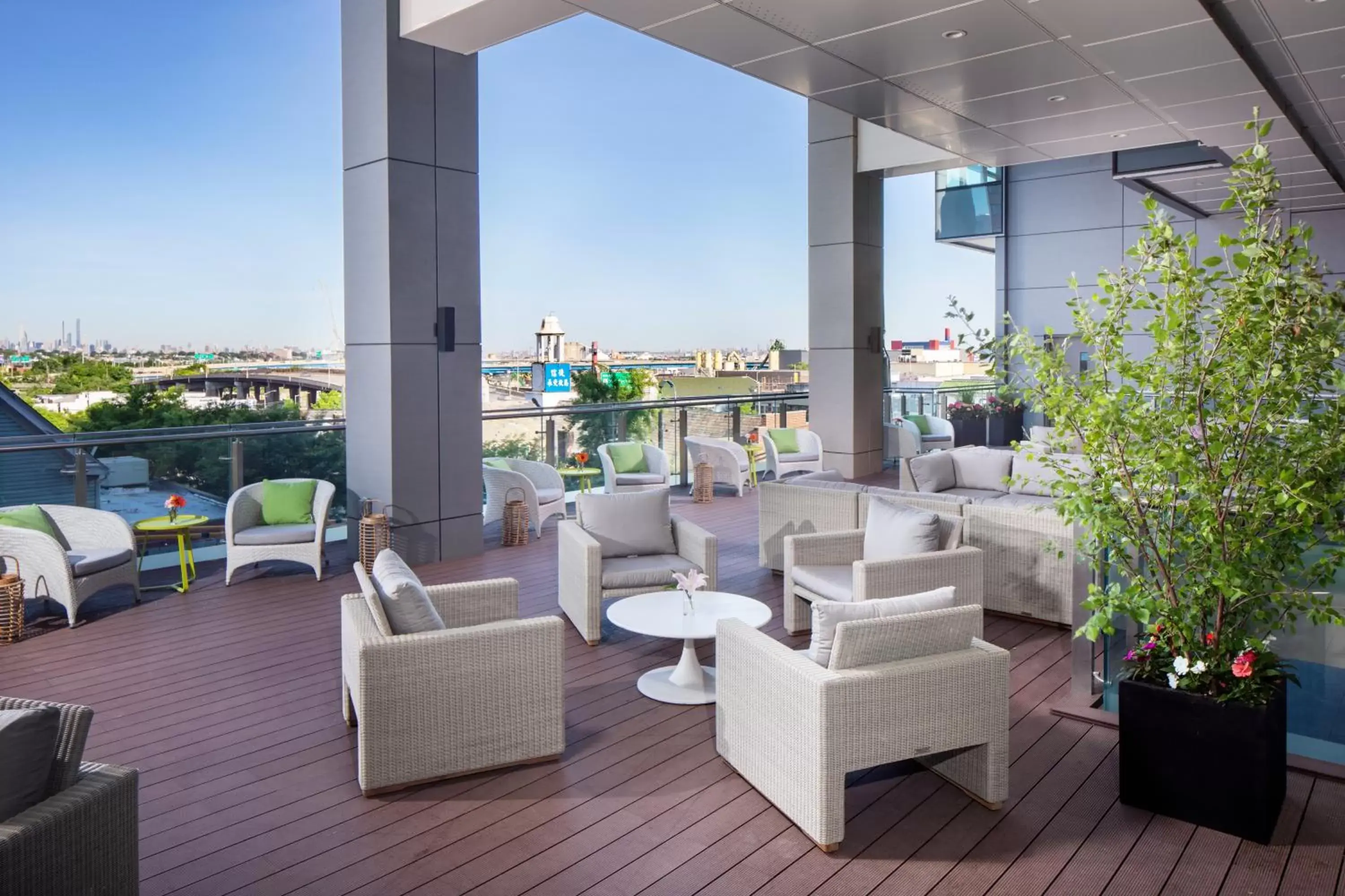 Seating area in Hotel Indigo - Flushing, an IHG Hotel