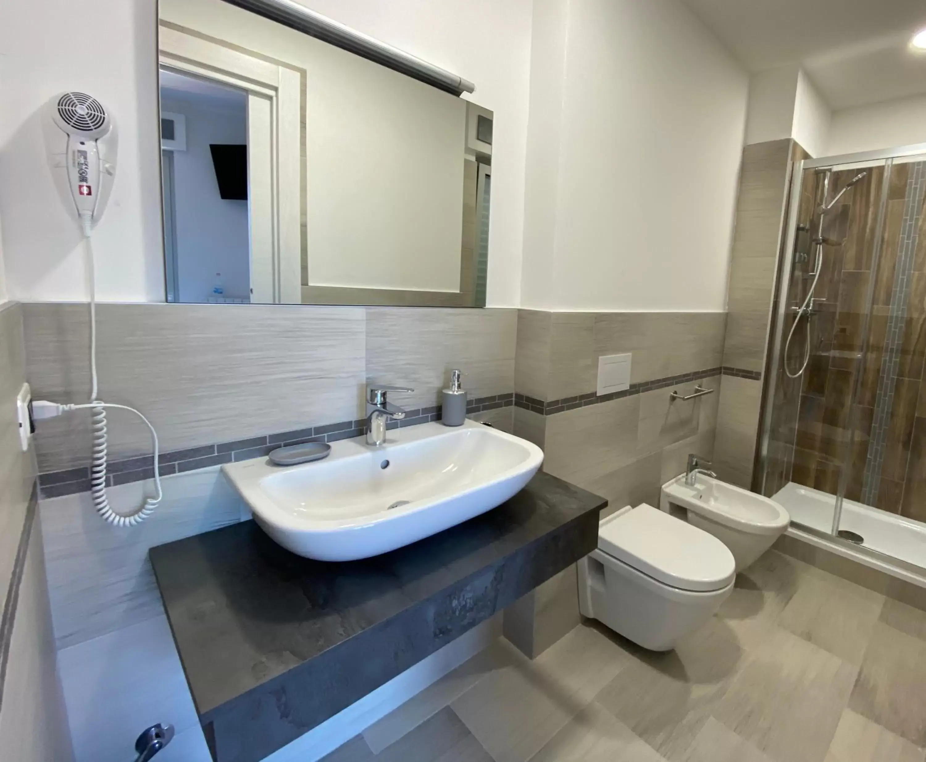 Area and facilities, Bathroom in Siclari B&B-Rooms&Suite