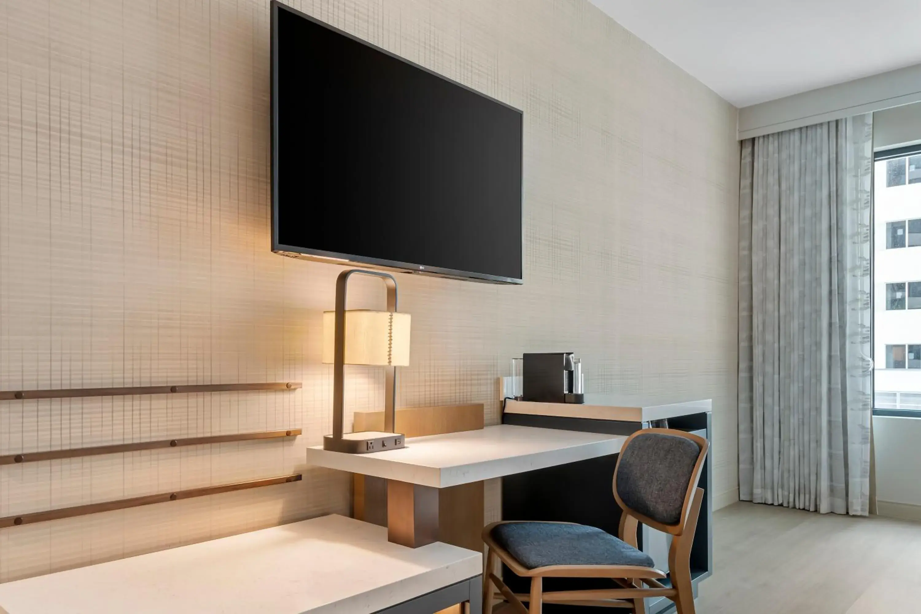 Bedroom, TV/Entertainment Center in Cambria Hotel Austin Downtown
