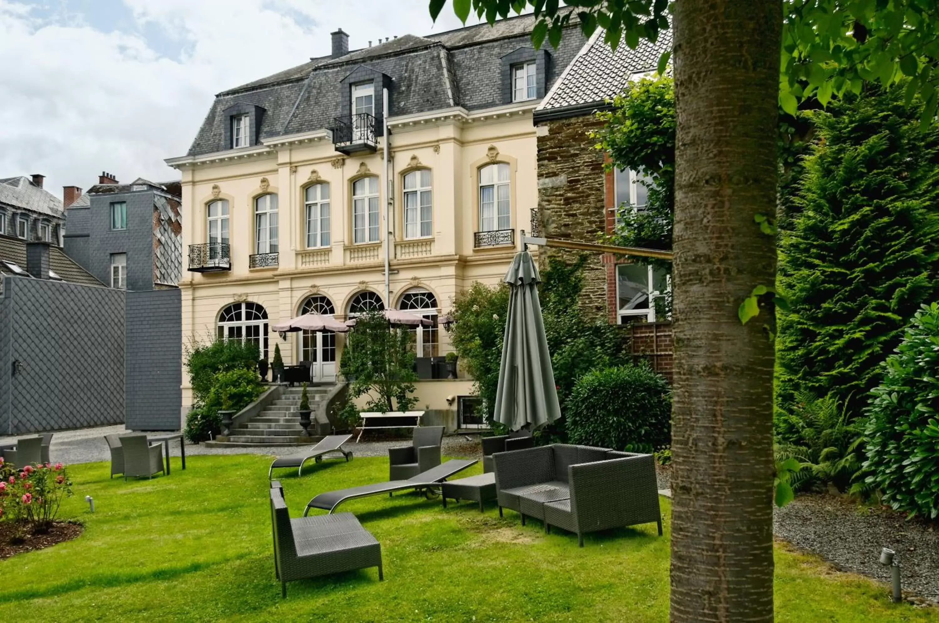 Facade/entrance, Property Building in La Villa des Fleurs