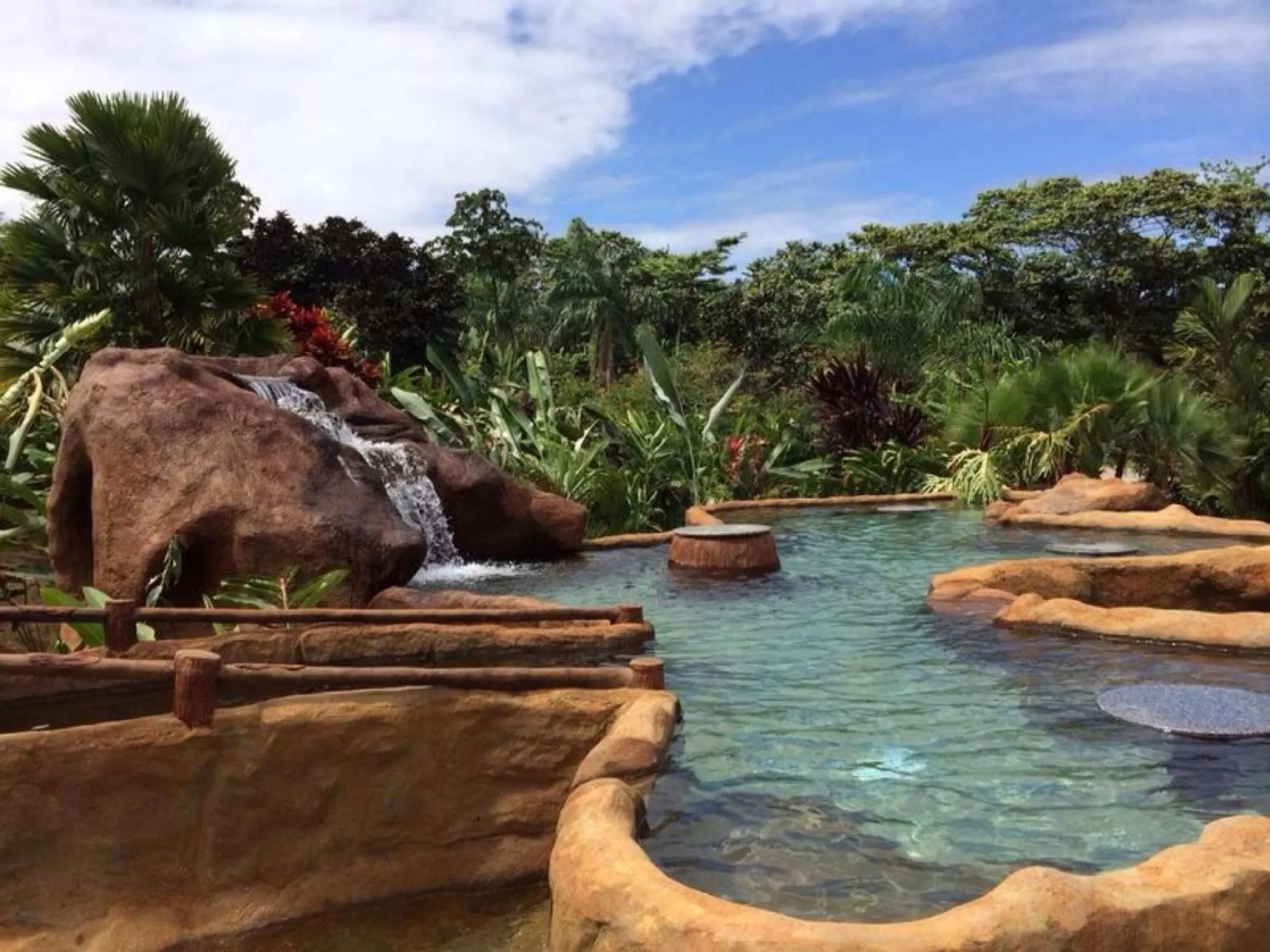 Swimming pool in Volcano Lodge, Hotel & Thermal Experience