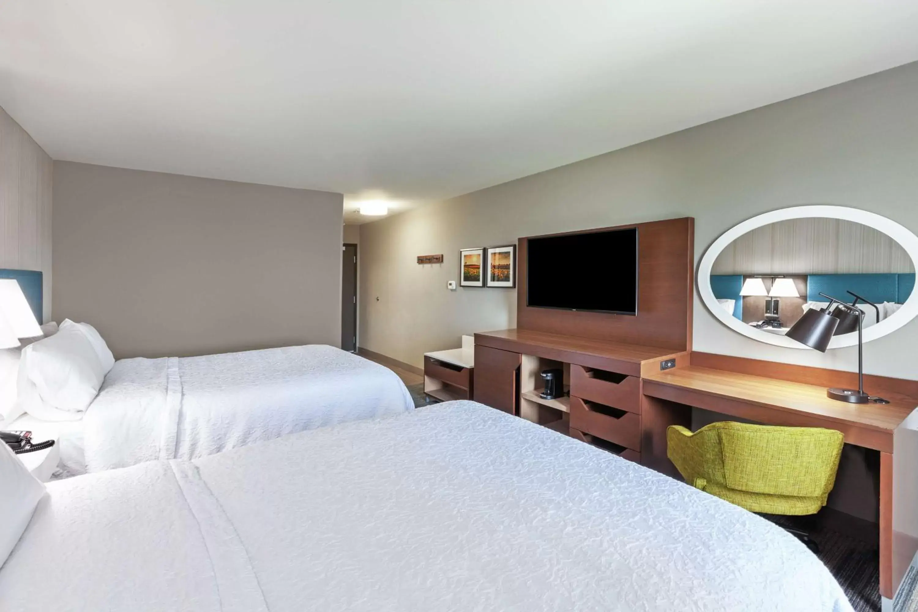 Bedroom, Bed in Hampton Inn Gardner Bedroom, Bed in Hampton Inn Gardner