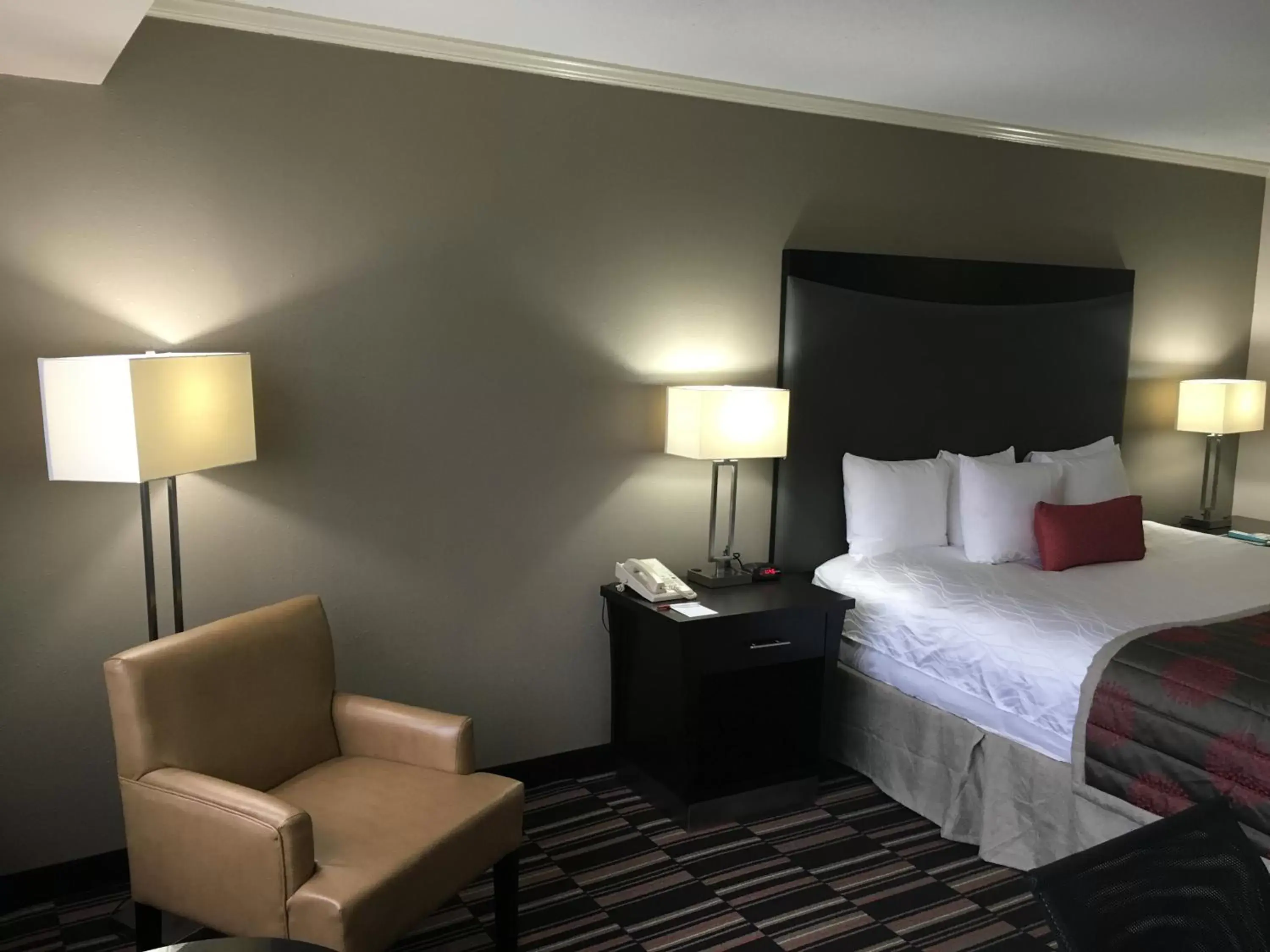 Other, Bed in Ramada Plaza by Wyndham Charlotte South End Airport