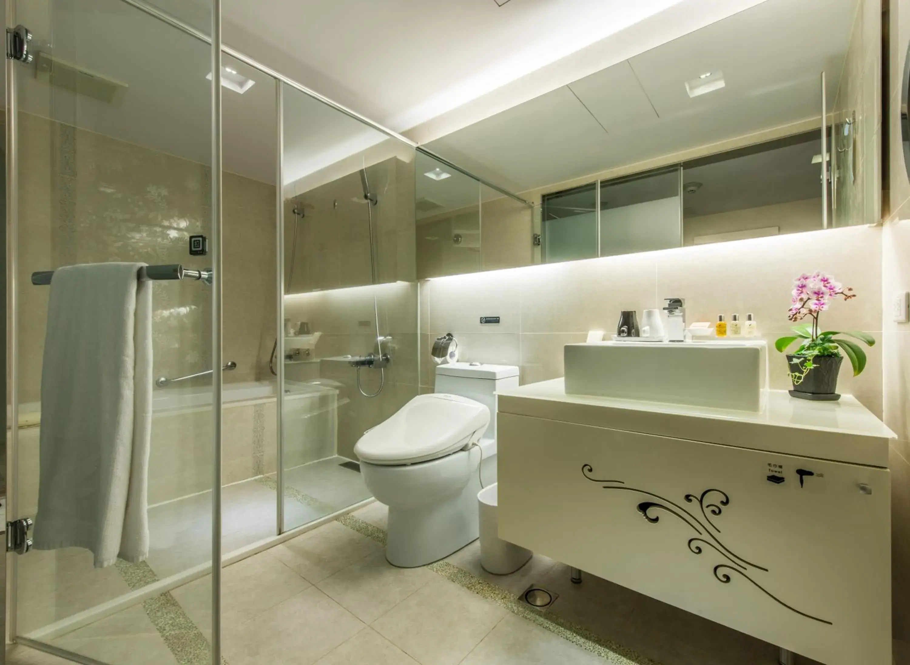 Bathroom in Forward Hotel Nangang