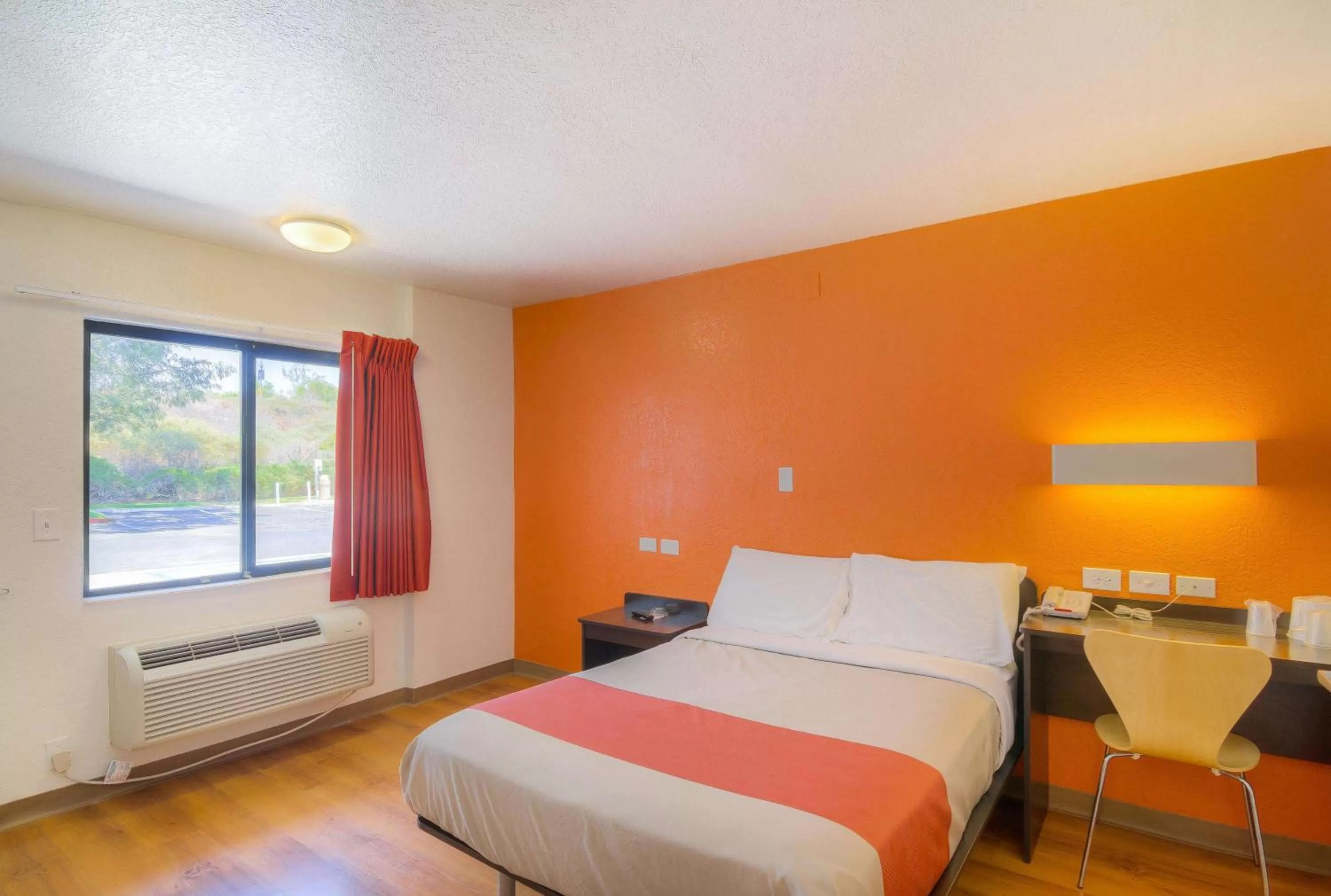 Double Room - Disability Access - Roll In Shower in Motel 6-Simi Valley, CA