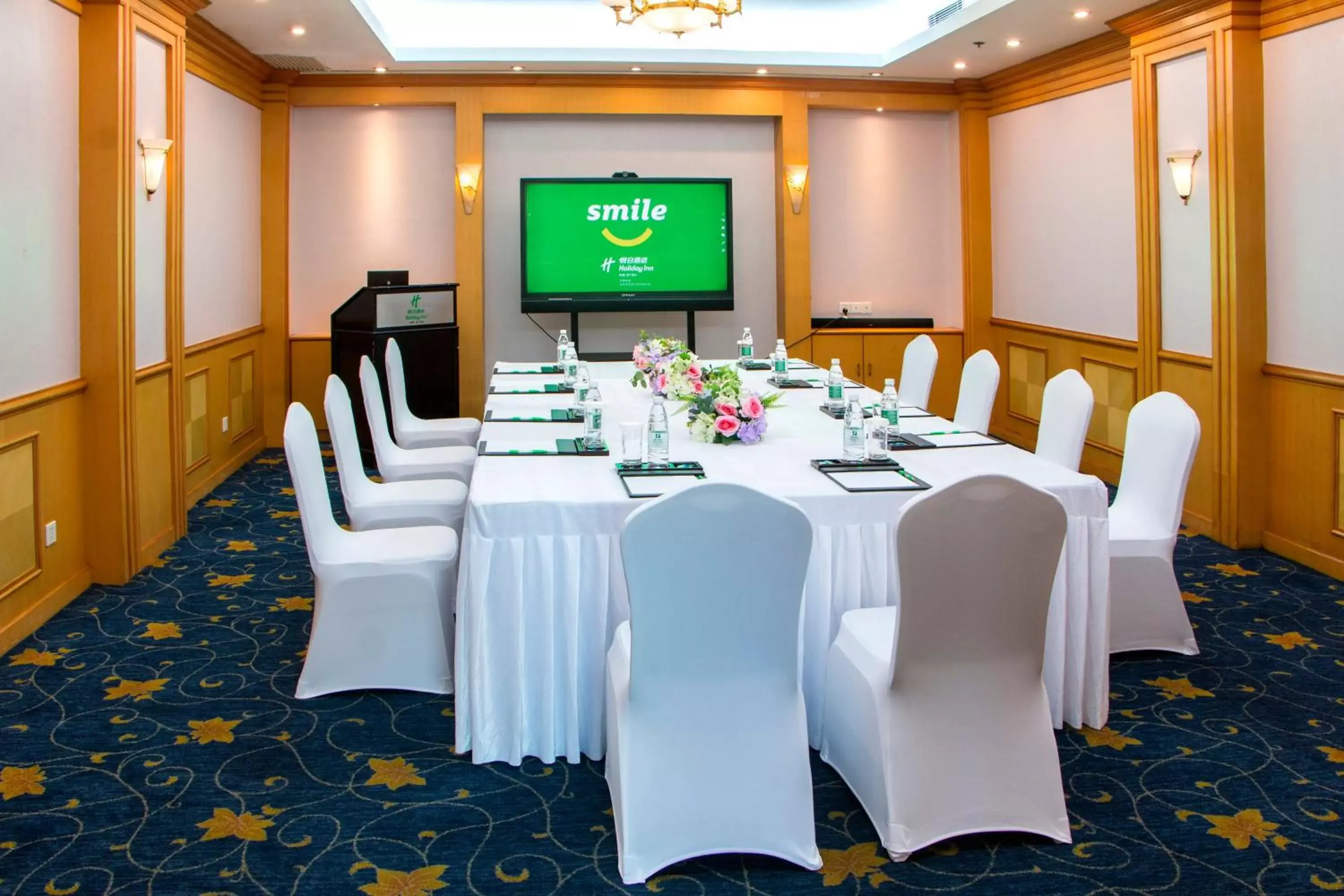 Meeting/conference room in Holiday Inn Shenzhen Donghua, an IHG Hotel