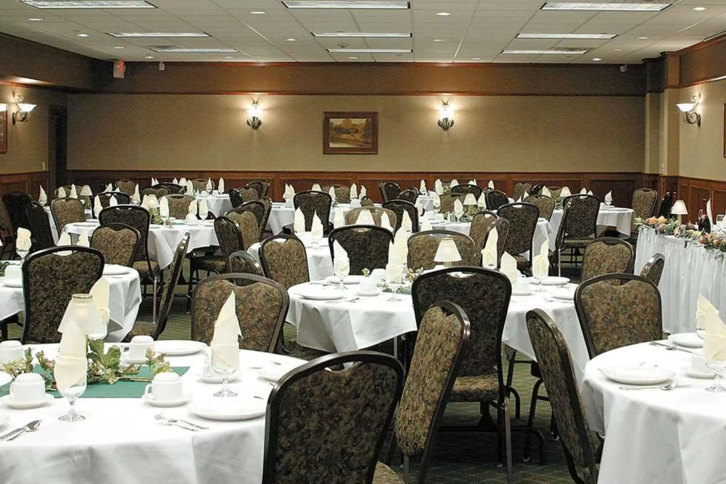 Meeting/conference room, Restaurant/Places to Eat in Comfort Inn & Suites Rapid City near Mt Rushmore