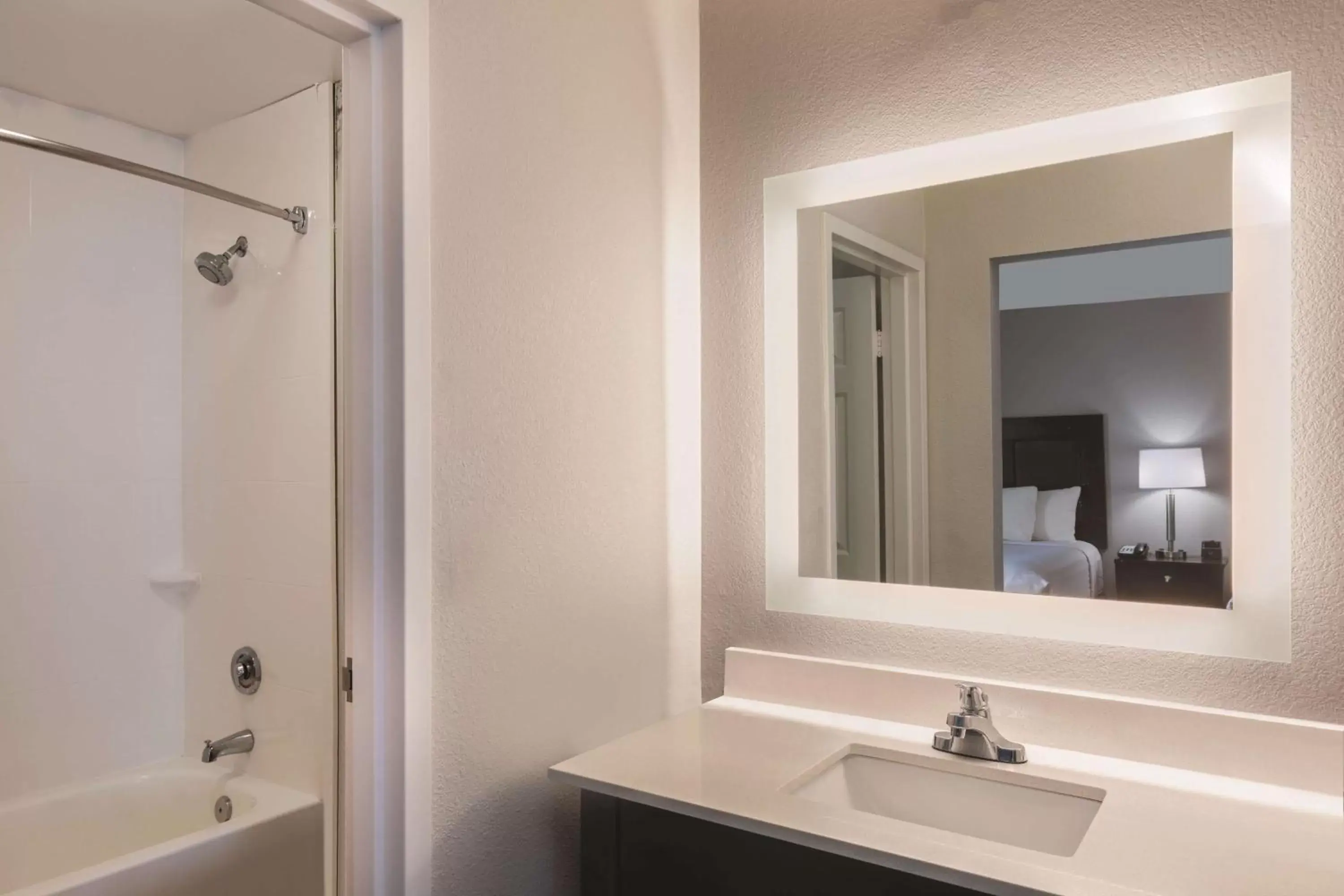 Photo of the whole room, Bathroom in La Quinta by Wyndham Atlanta Airport South