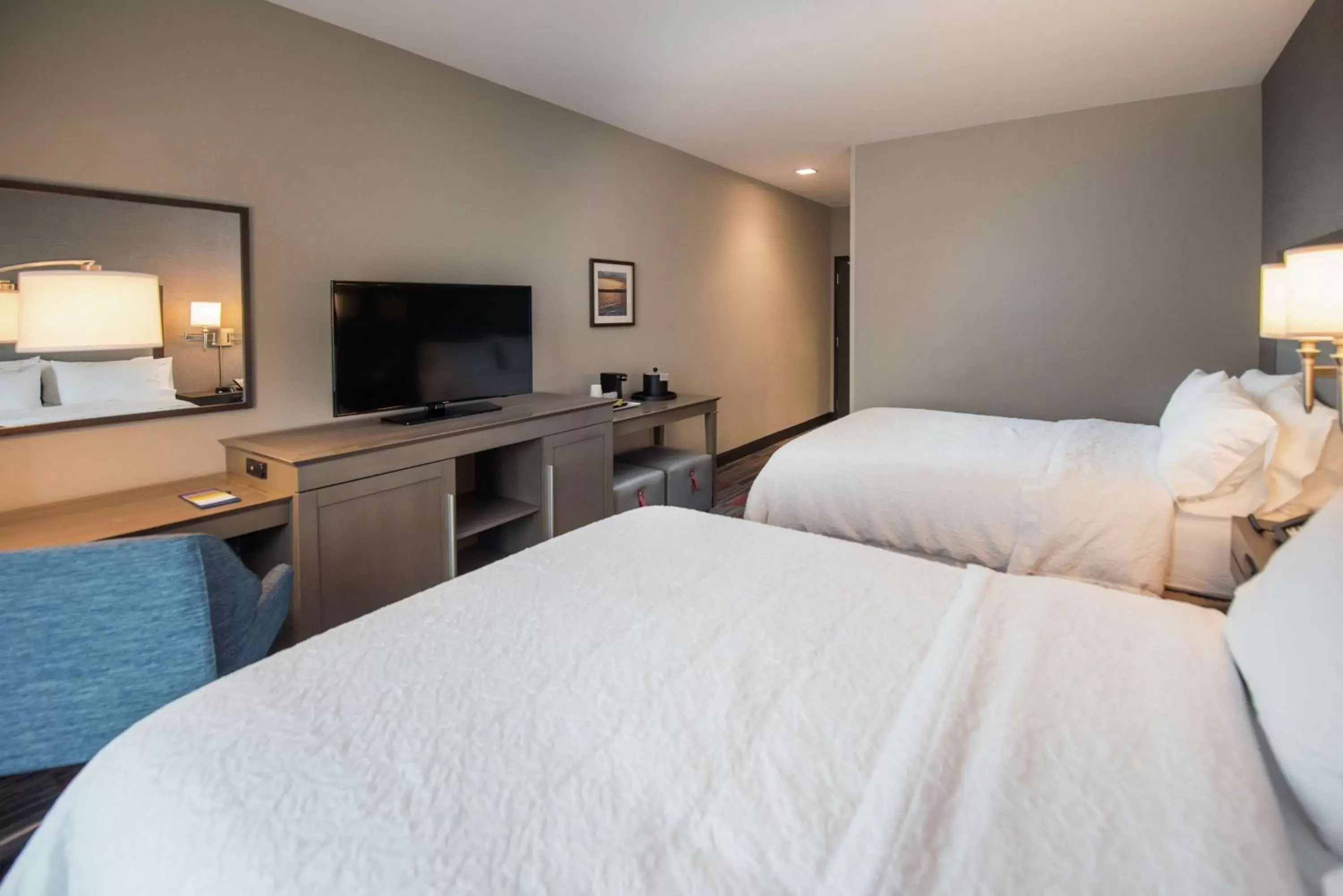 Bed in Hampton Inn and Suites at Wisconsin Dells Lake Delton Bed in Hampton Inn and Suites at Wisconsin Dells Lake Delton