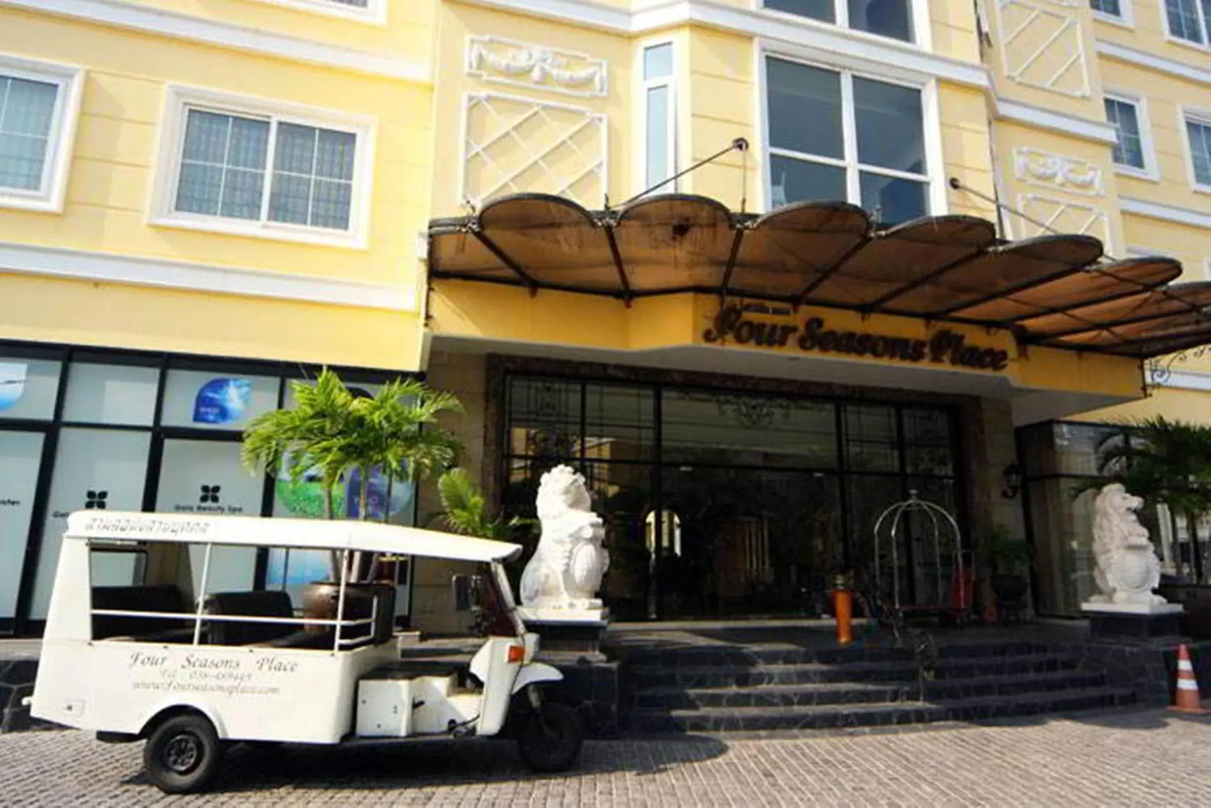 Facade/entrance in Four Seasons Place Hotel