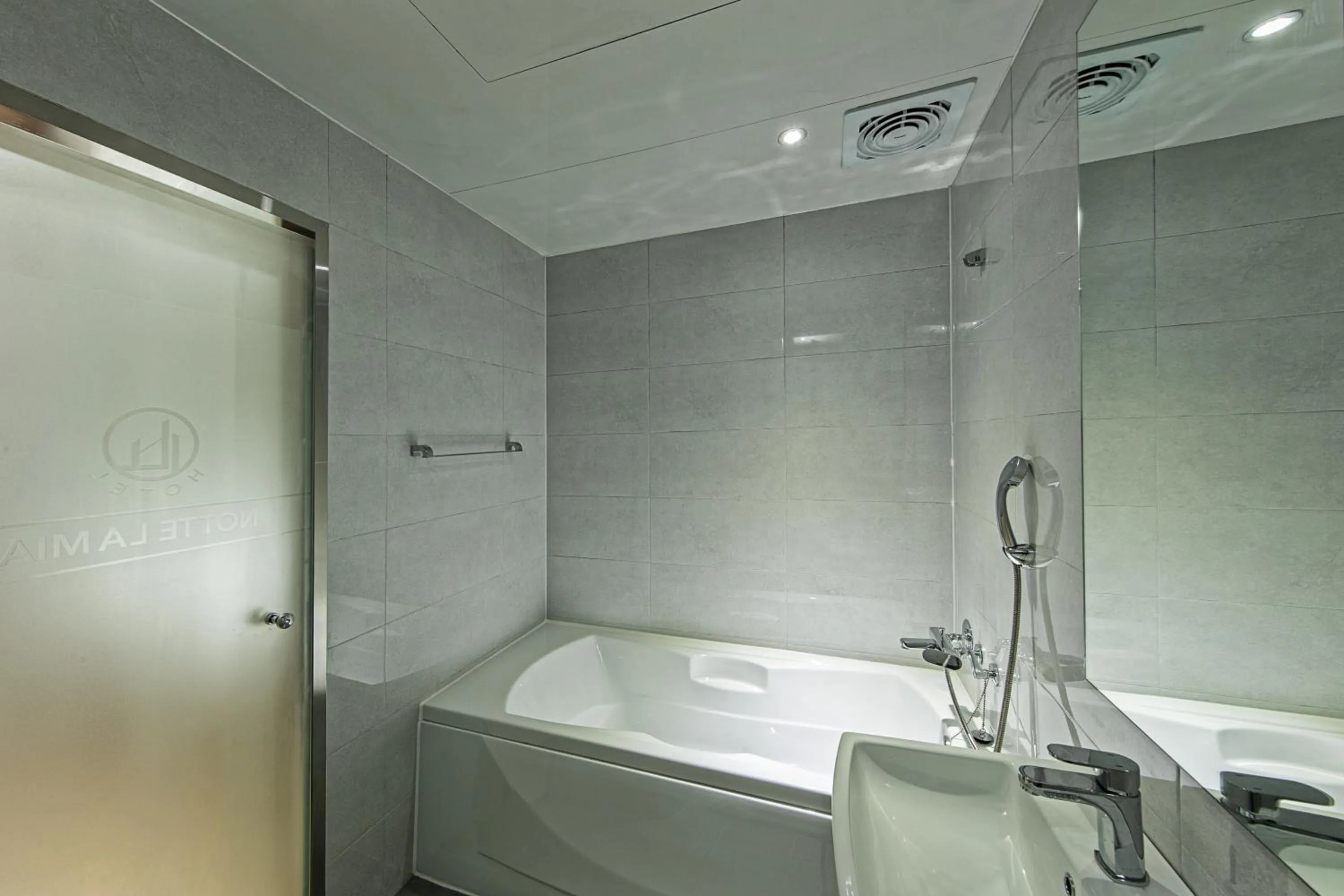 Bathroom in Notte La Mia Hotel