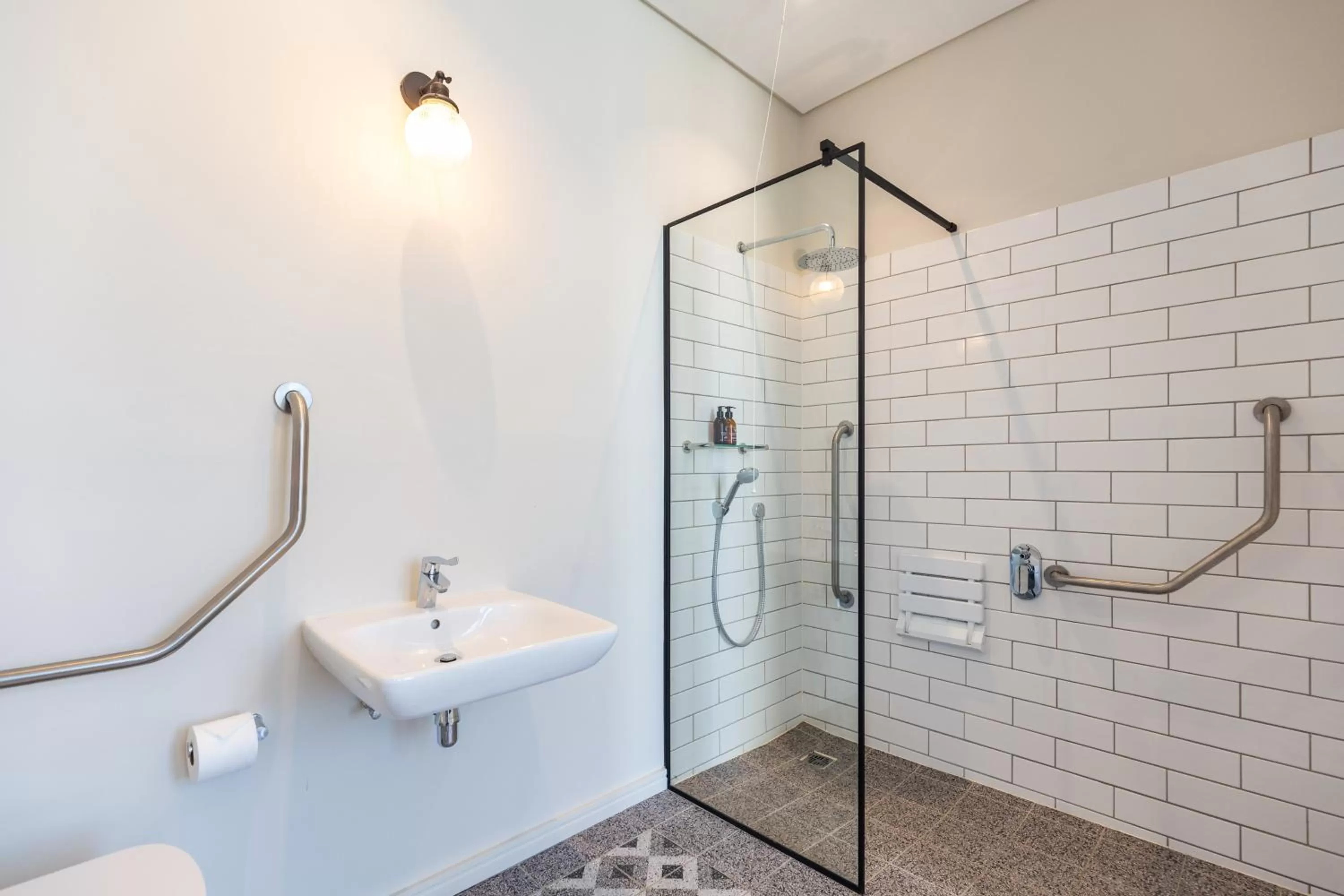 Shower in Old Bank Hotel - Lion Roars Hotels & Lodges