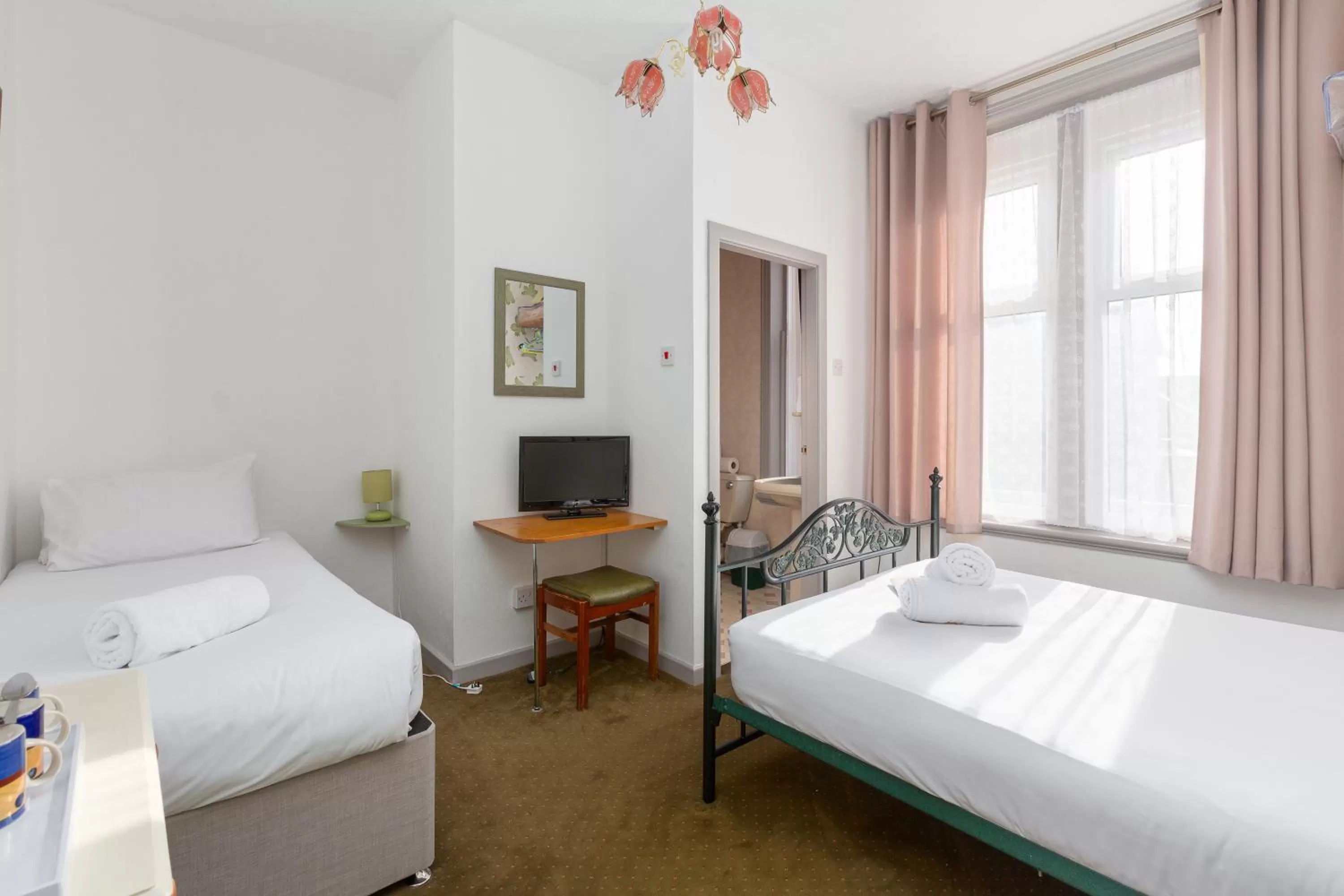 Bedroom, Bed in The Sandringham Court Hotel & Apartment Welcoming Large and Small Groups for 15 years