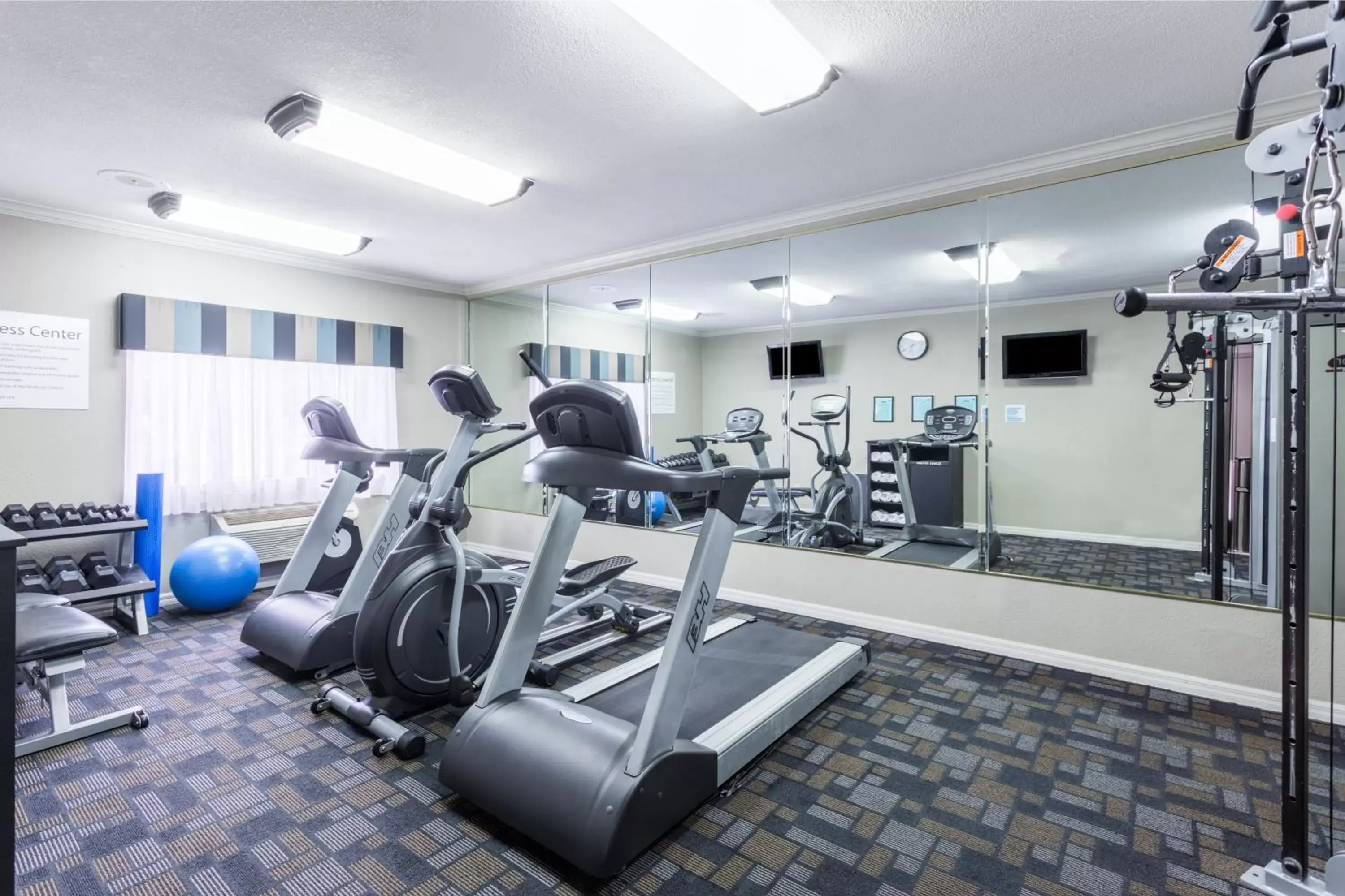 Fitness centre/facilities, Fitness Center/Facilities in Holiday Inn Express Hotel and Suites Lake Charles, an IHG Hotel