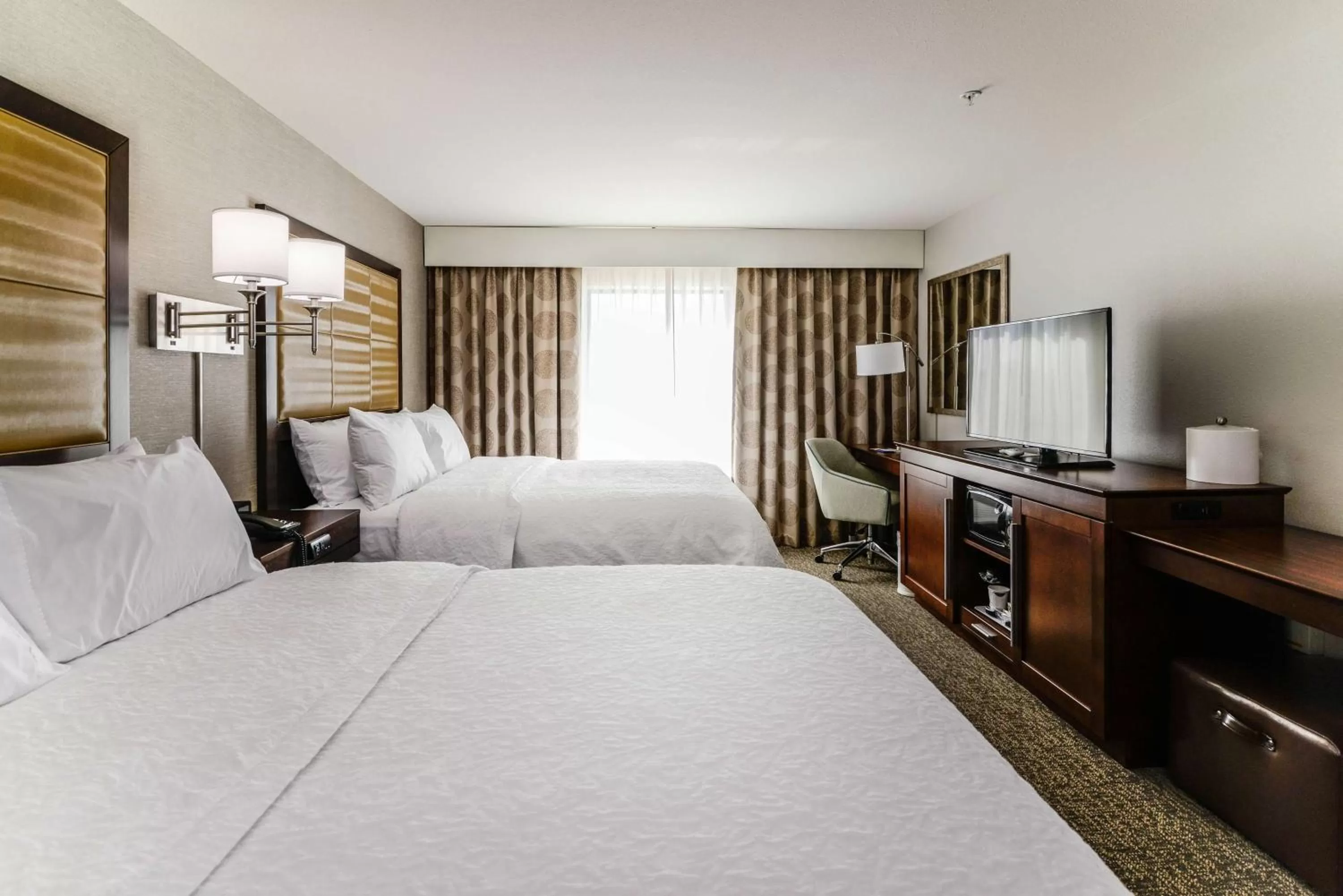 Bed in Hampton Inn Brighton Mi