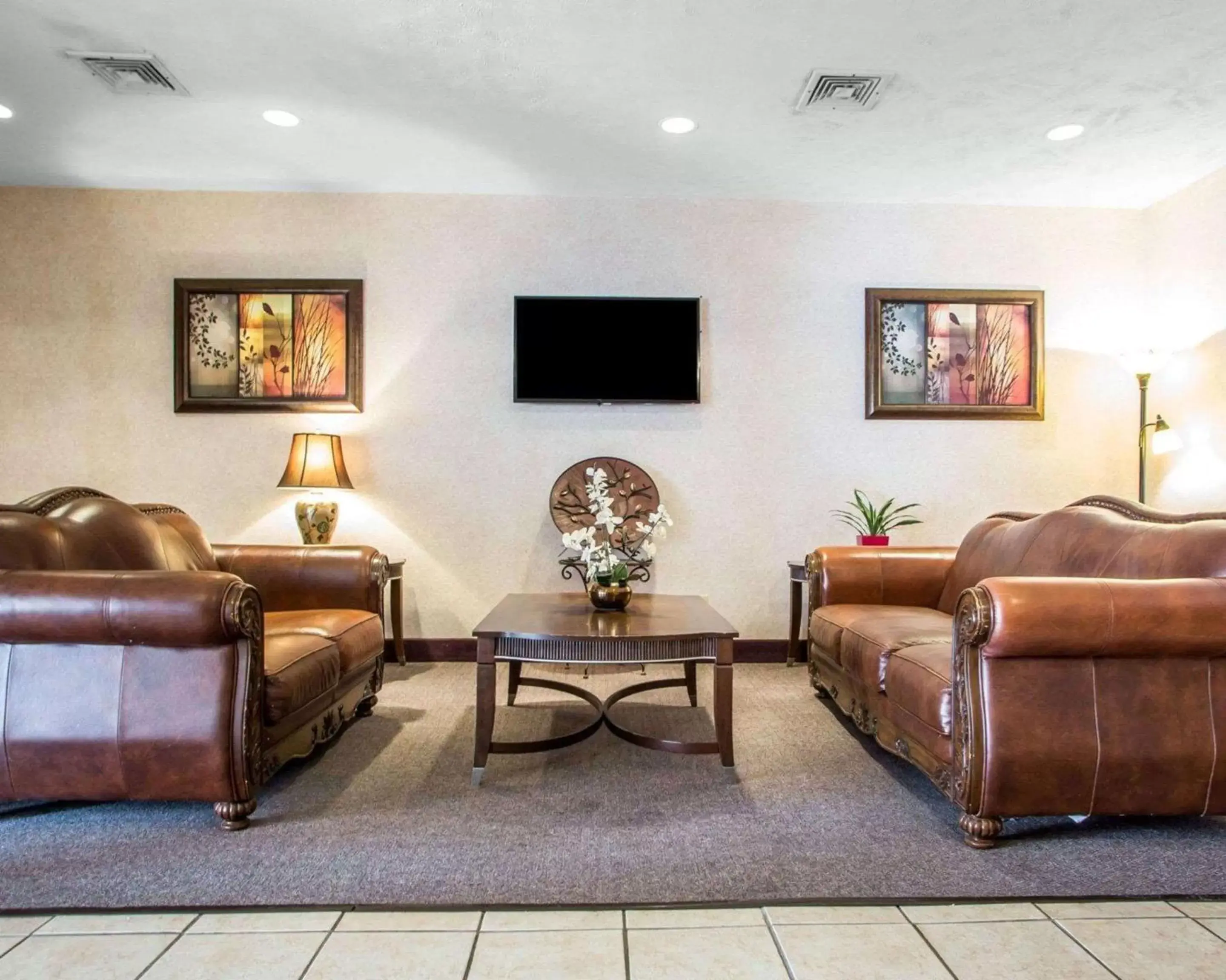 Lobby or reception, Seating Area in Quality Inn Merrillville