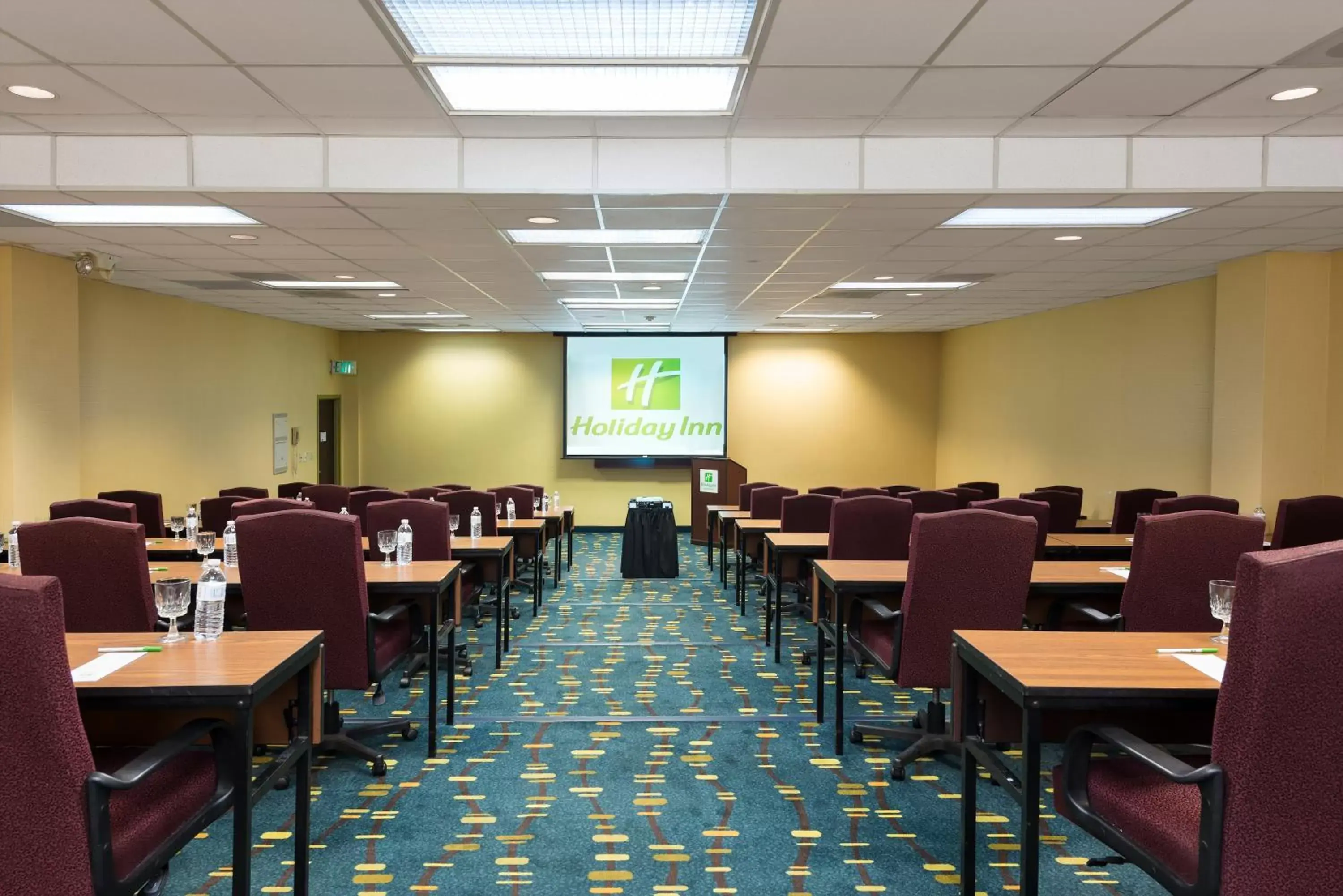 Meeting/conference room in Holiday Inn Cleveland - South Independence, an IHG Hotel