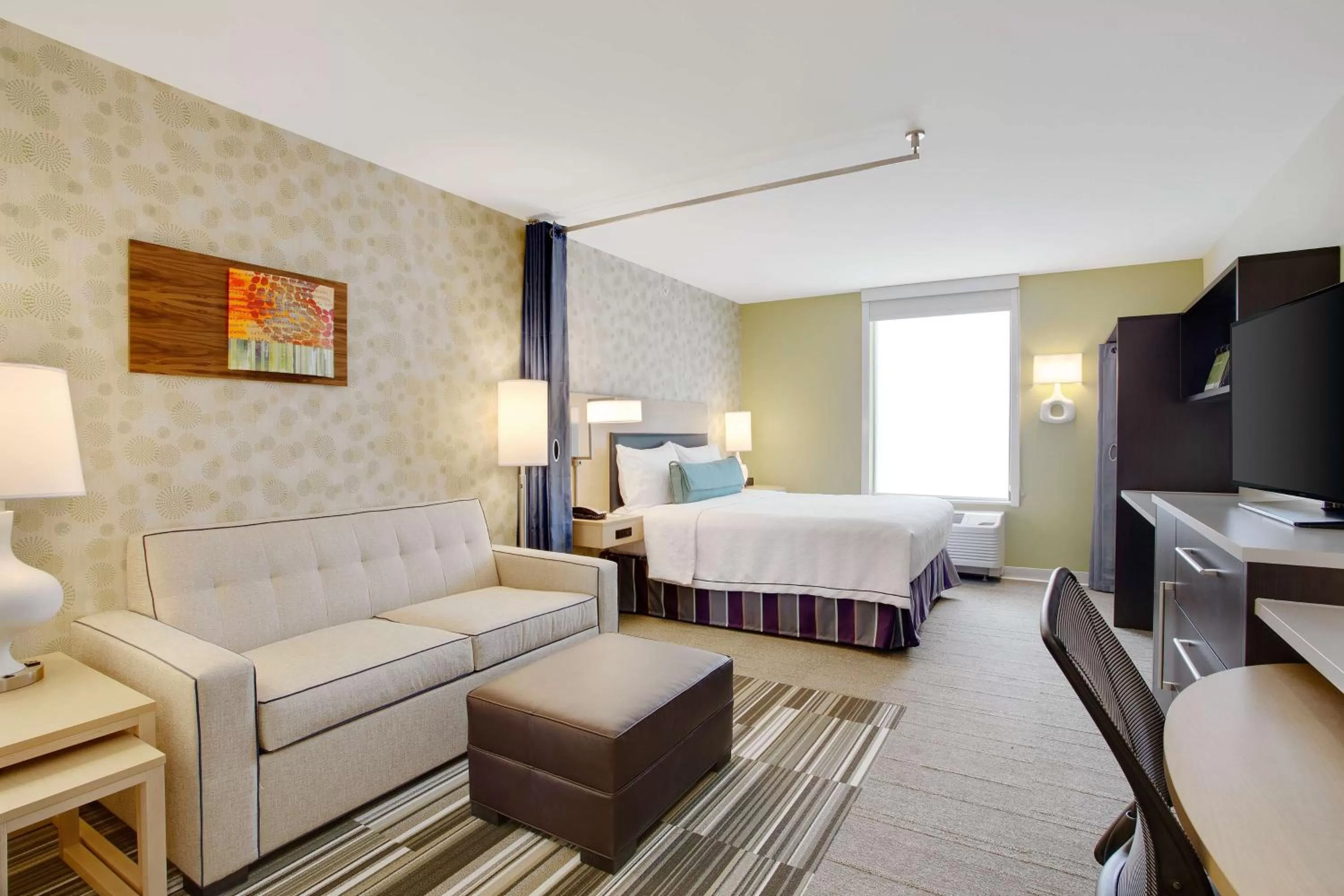 Bedroom, Bed in Home2 Suites By Hilton Chicago Schaumburg