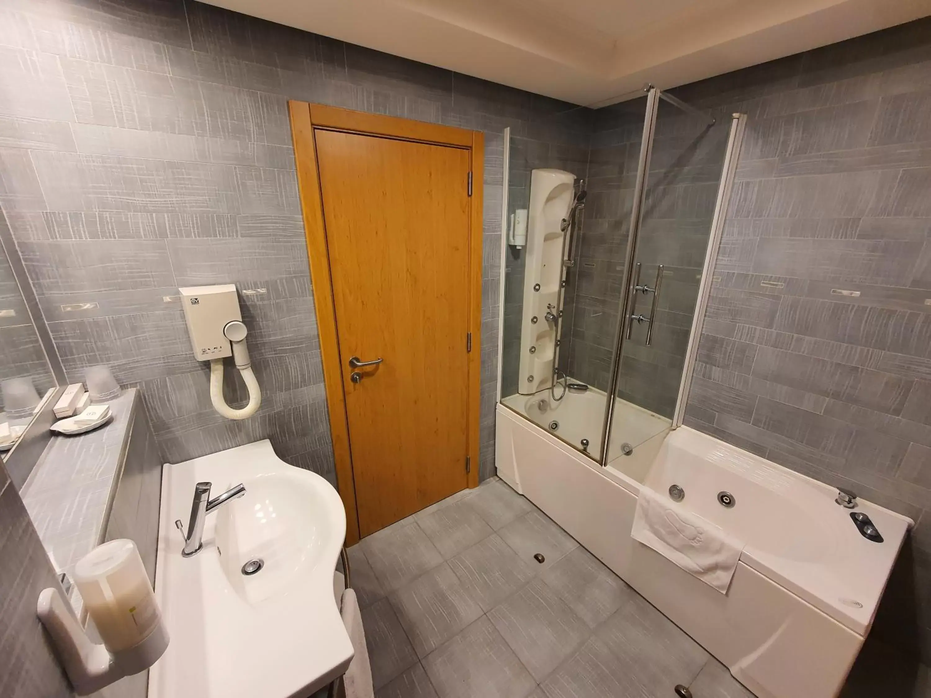 Shower, Bathroom in Hotel Sunny Hill