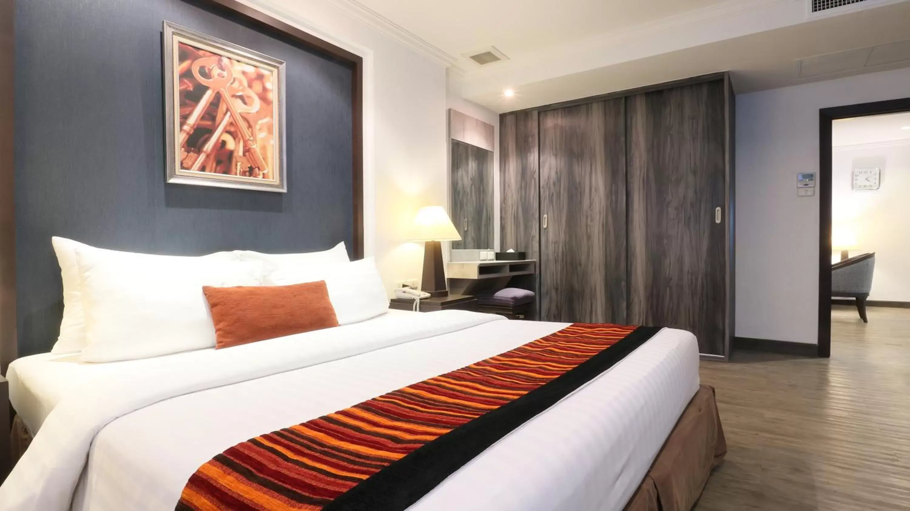 Bedroom, Bed in The Key Bangkok Hotel