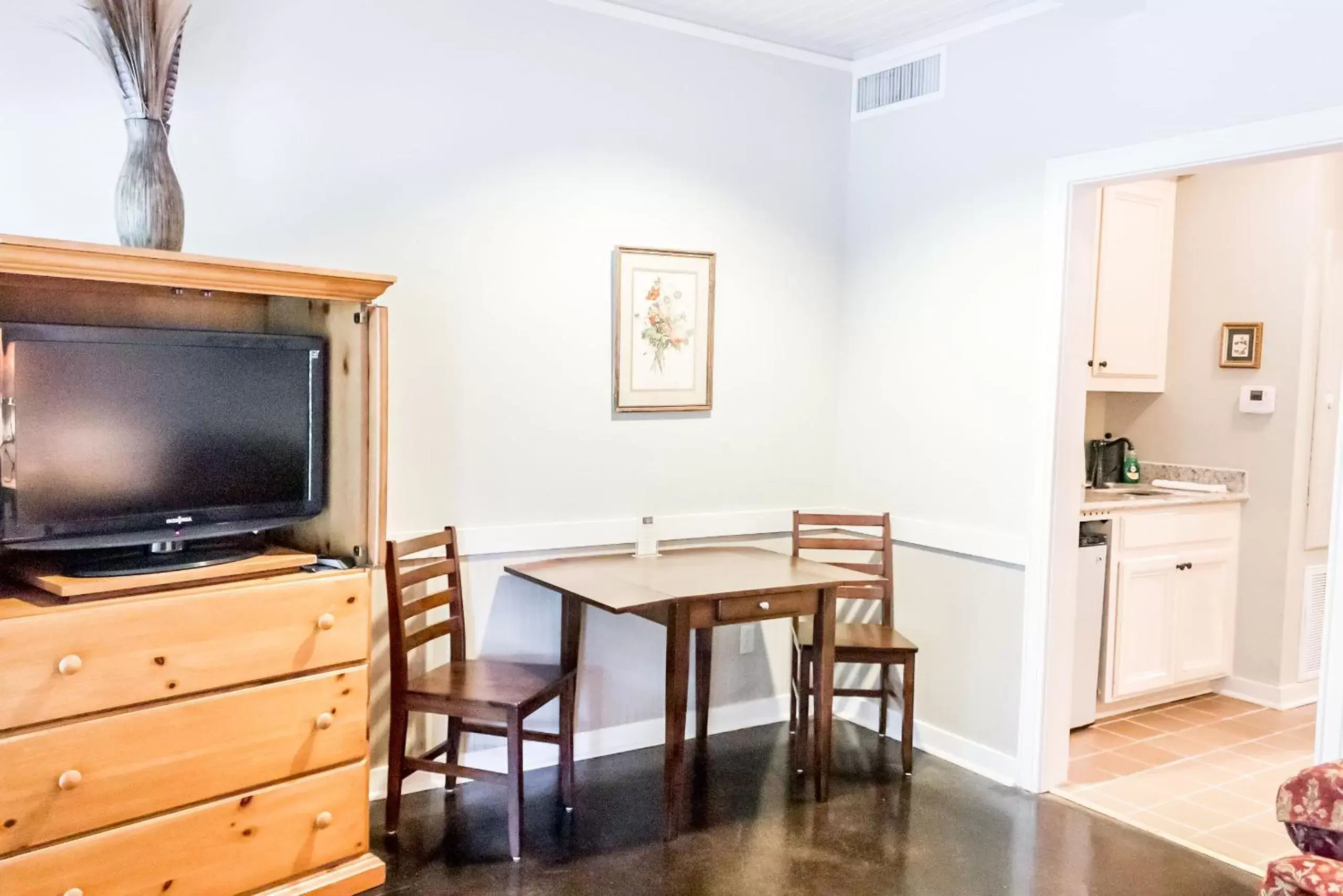 Seating area, TV/Entertainment Center in The Lodge at The Bluffs