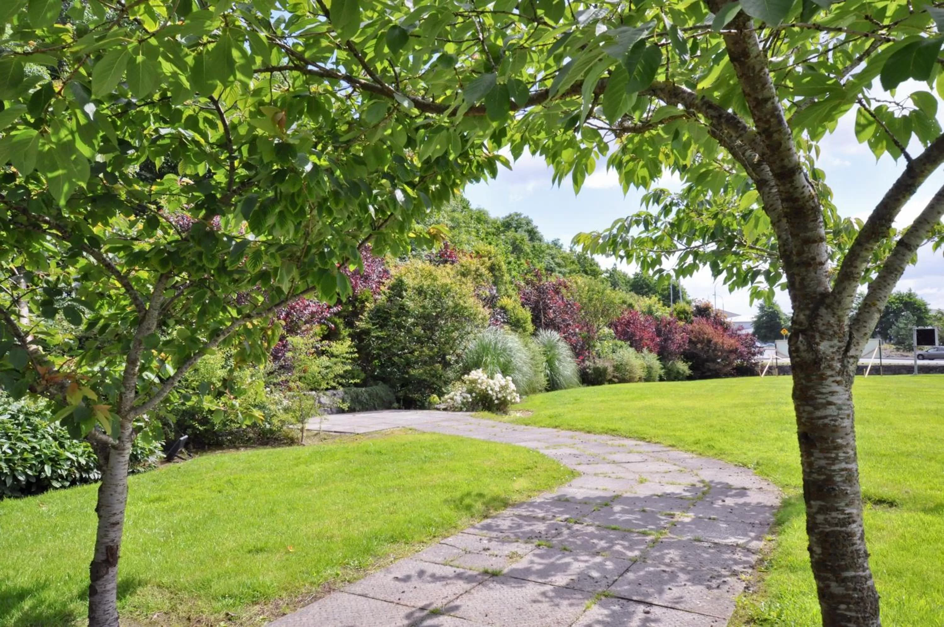 Spring in Menlo Park Hotel