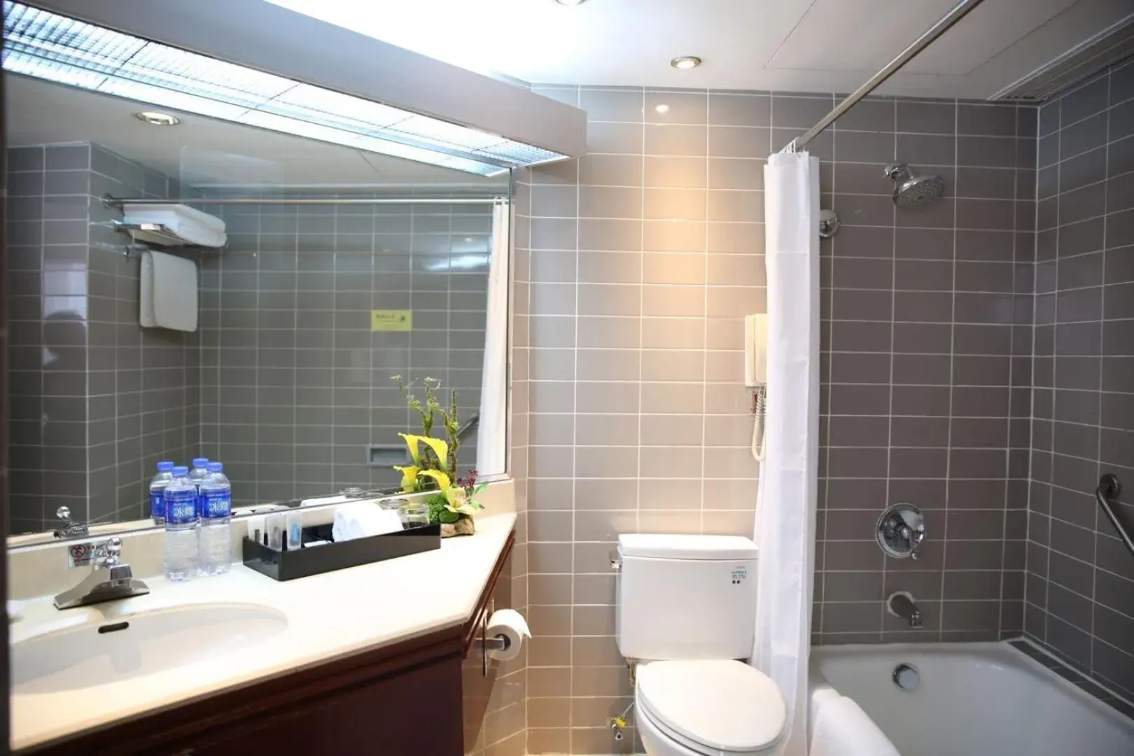 Bathroom in Best Western Premier Shenzhen Felicity Hotel