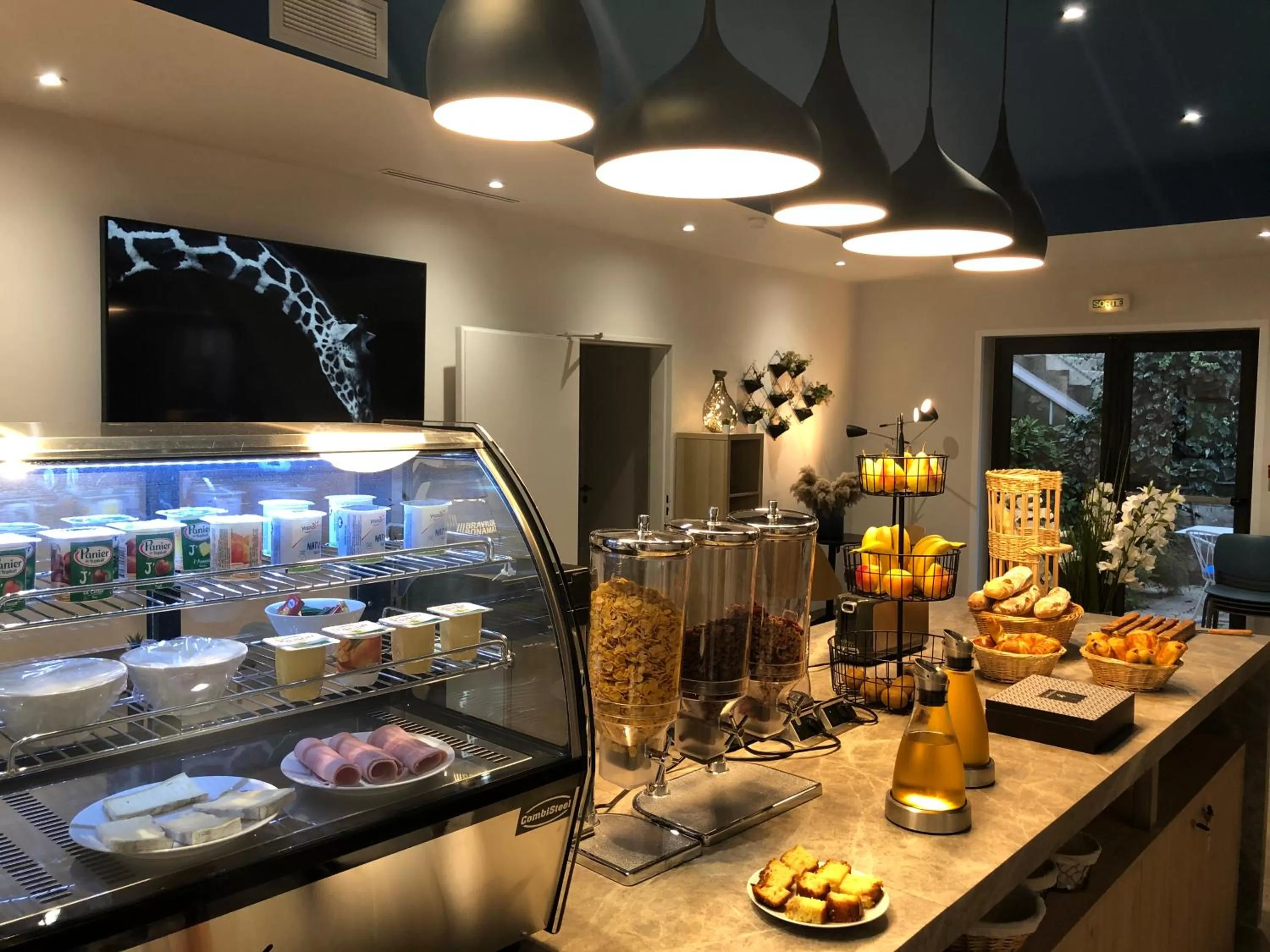 Buffet breakfast in Hotel Cantosorgue