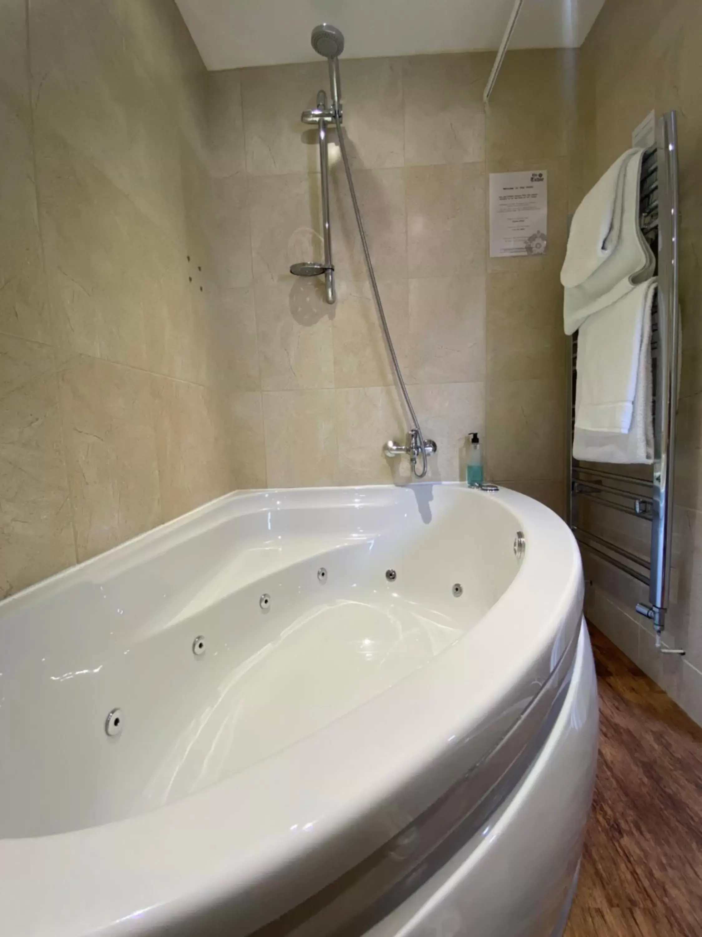 Bath, Bathroom in The Tudor Hotel