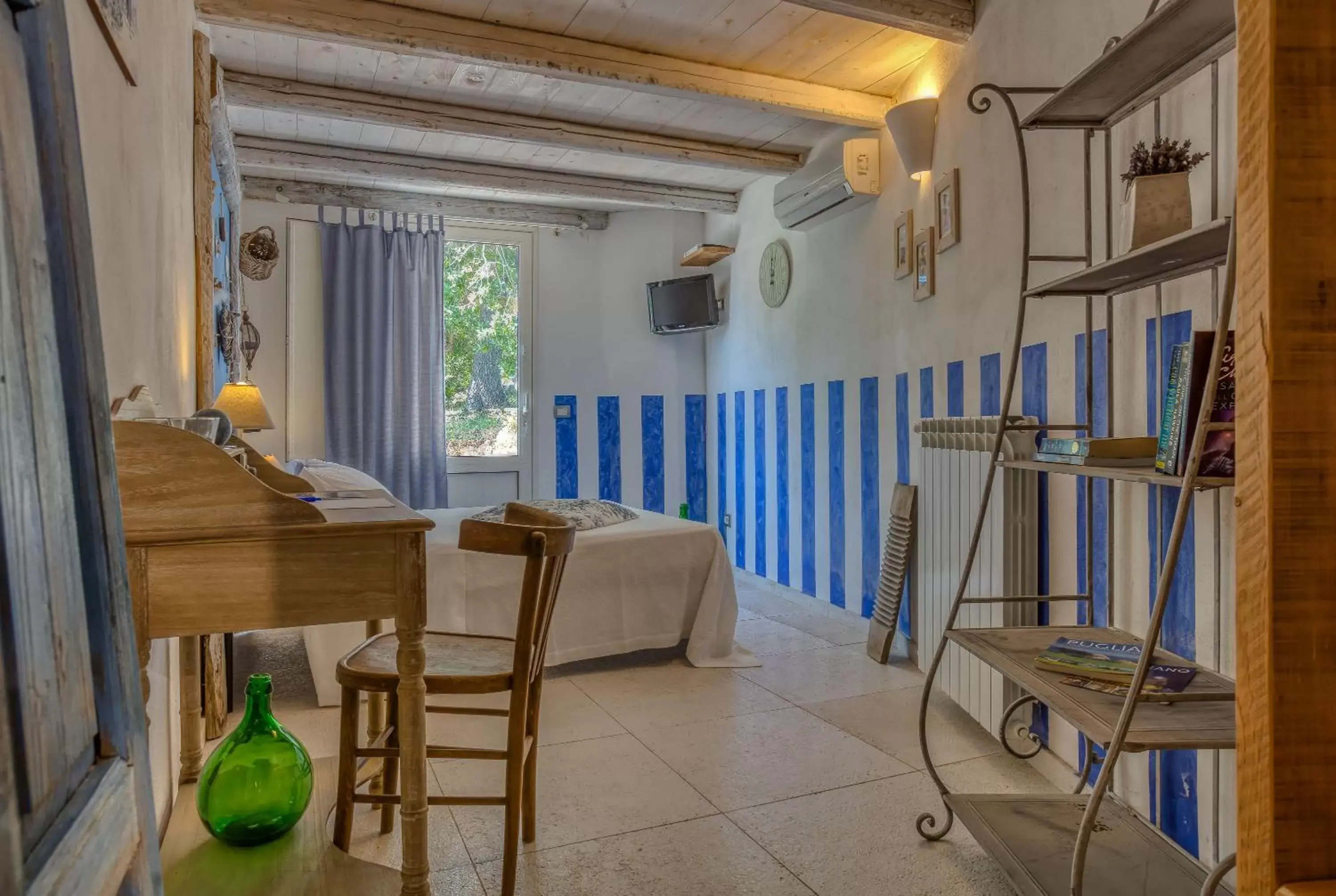 Bed, Restaurant/Places to Eat in Trulli Terra Magica