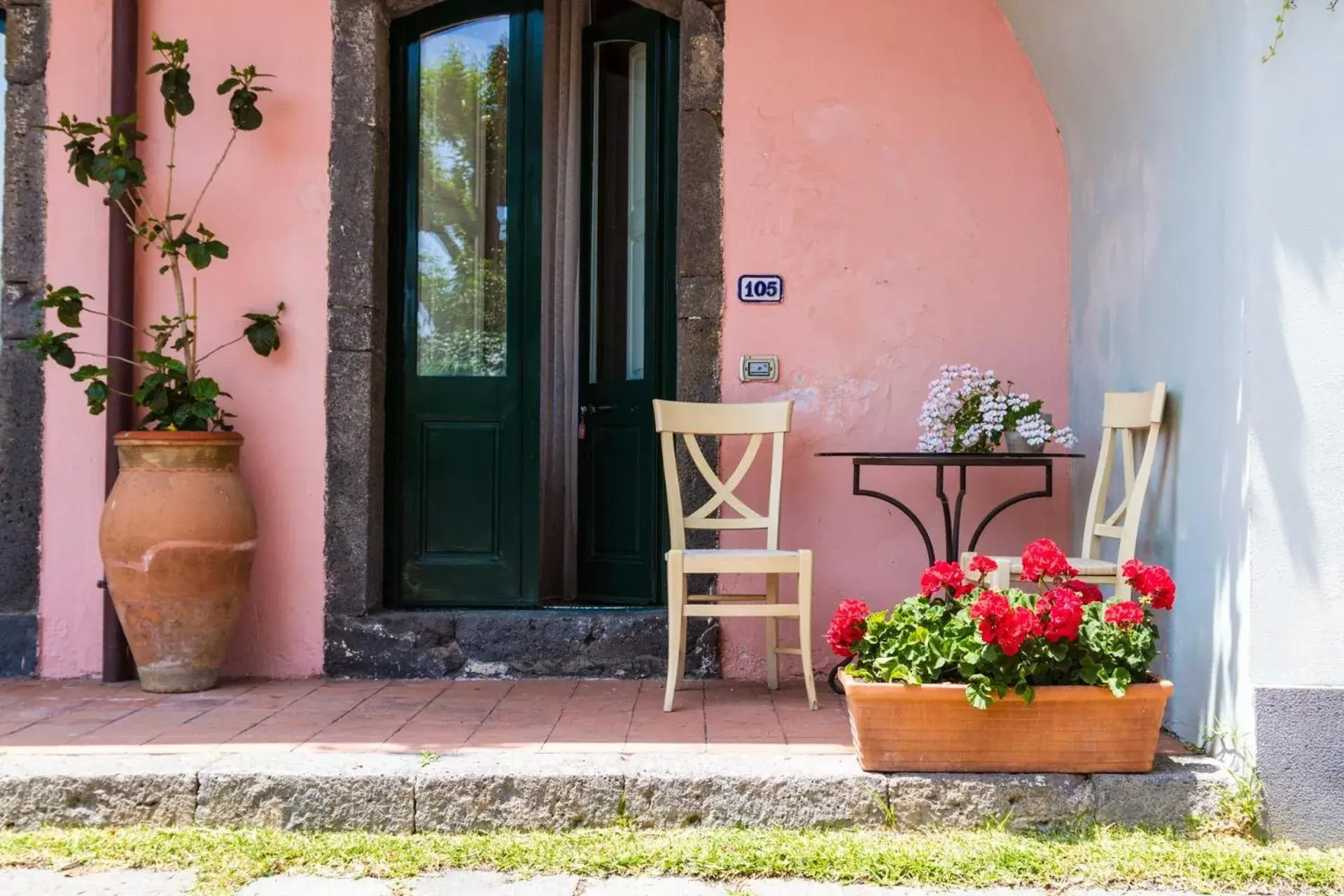 Facade/entrance in Etna Hotel