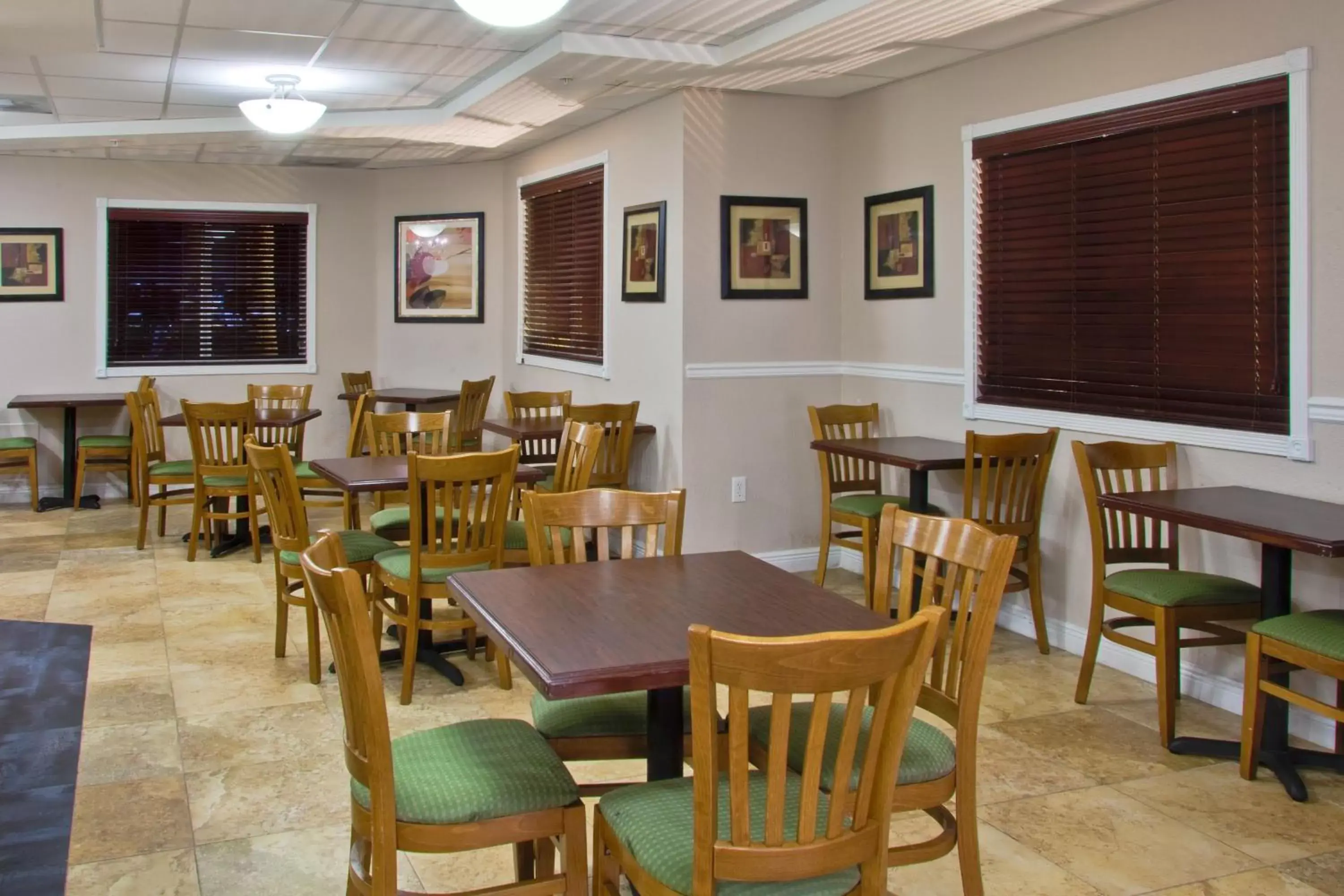 Restaurant/Places to Eat in Holiday Inn Express West Palm Beach Metrocentre, an IHG Hotel