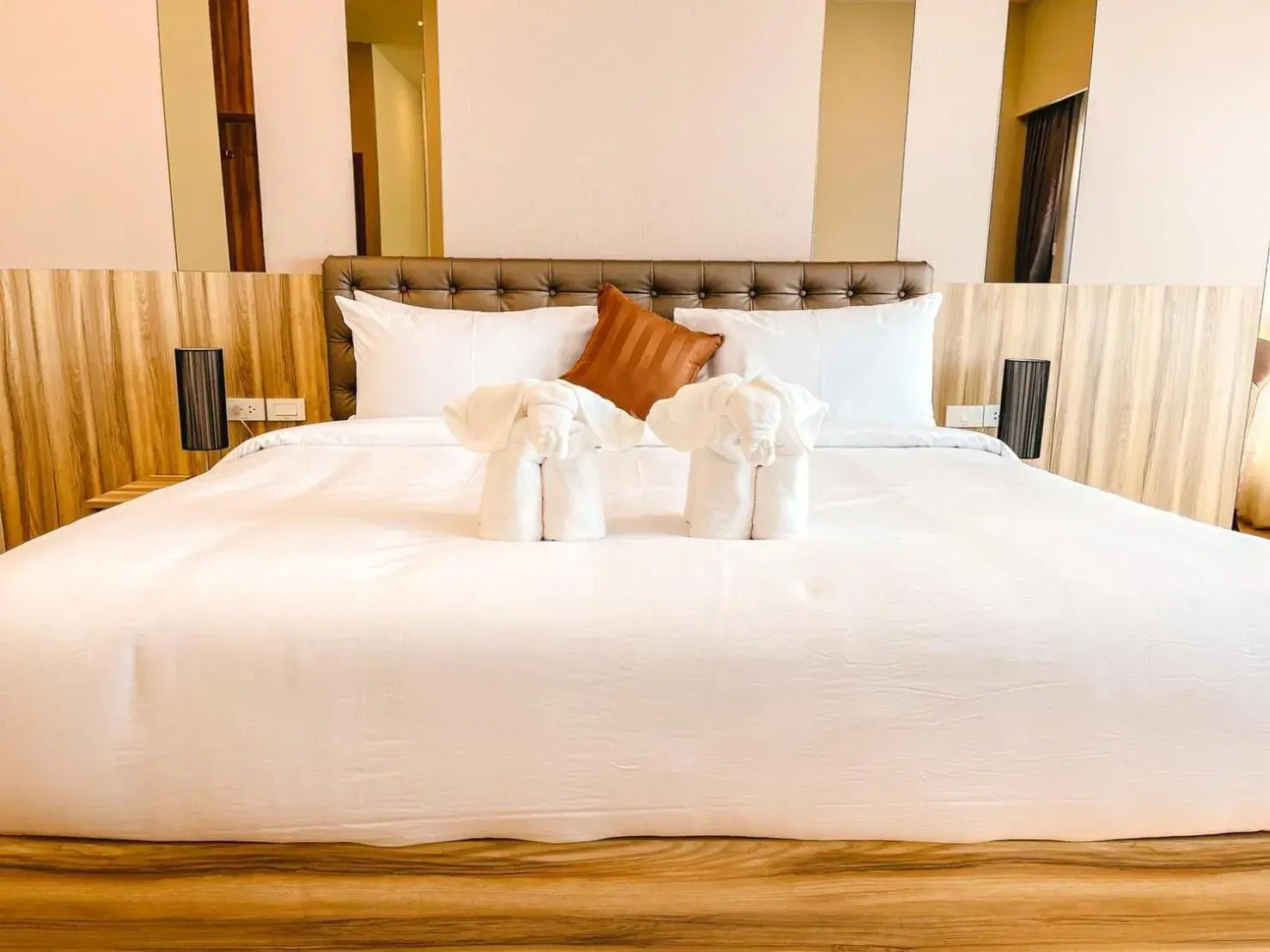Bedroom, Bed in Sukruethai Hotel Chiang Mai - โรงแรมสุขฤทัย เชียงใหม่ Bedroom, Bed in Sukruethai Hotel Chiang Mai - โรงแรมสุขฤทัย เชียงใหม่