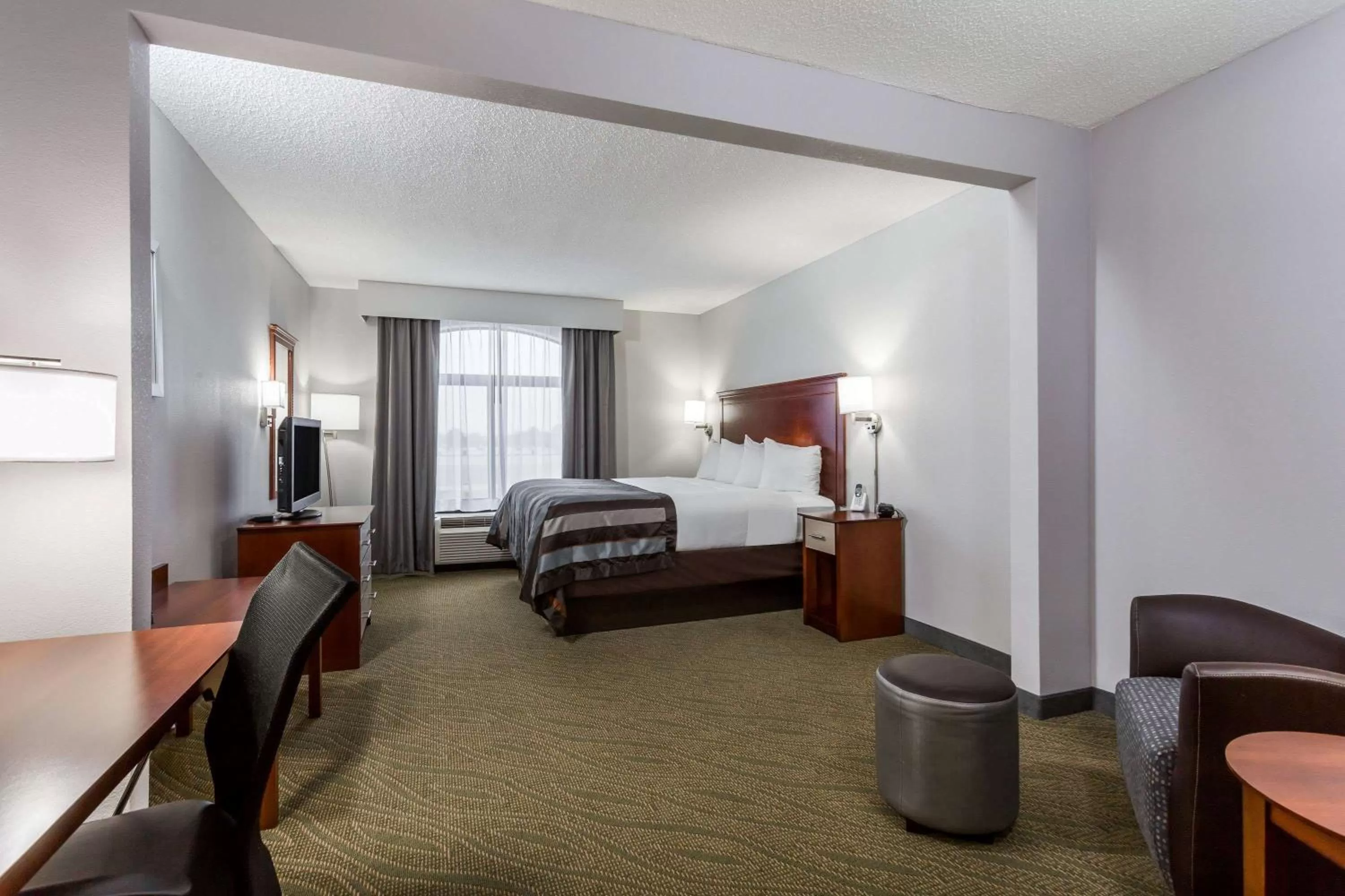 Photo of the whole room, Bed in Wingate by Wyndham Chesapeake
