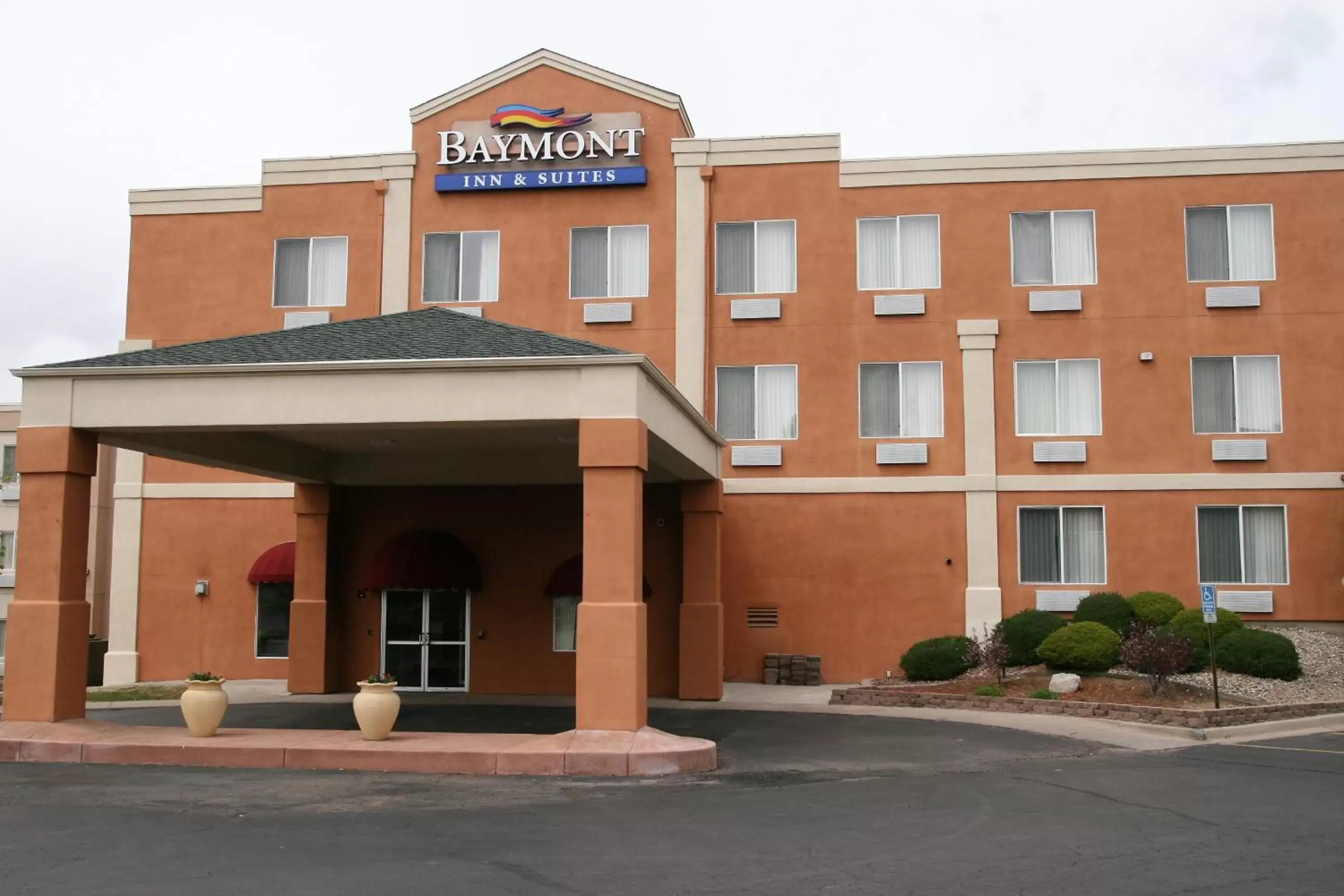 Facade/entrance in Baymont by Wyndham Colorado Springs