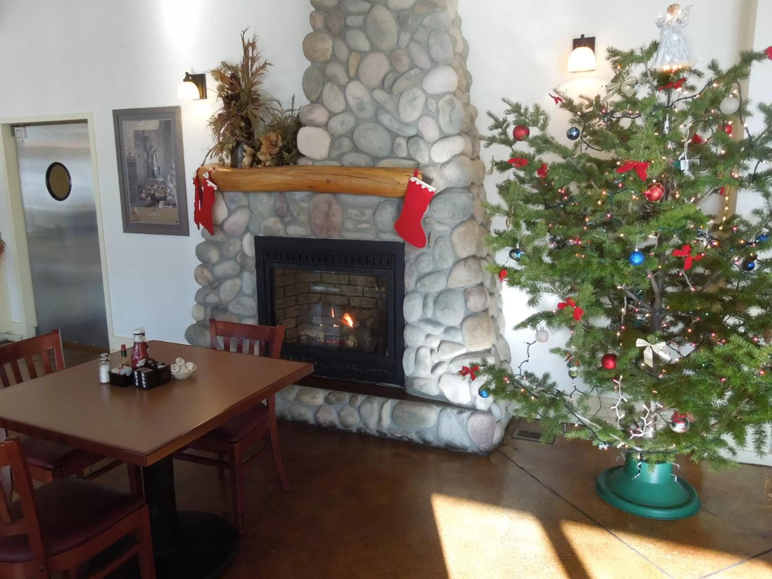 Lounge or bar in Inn at Lander, Travelodge by Wyndham