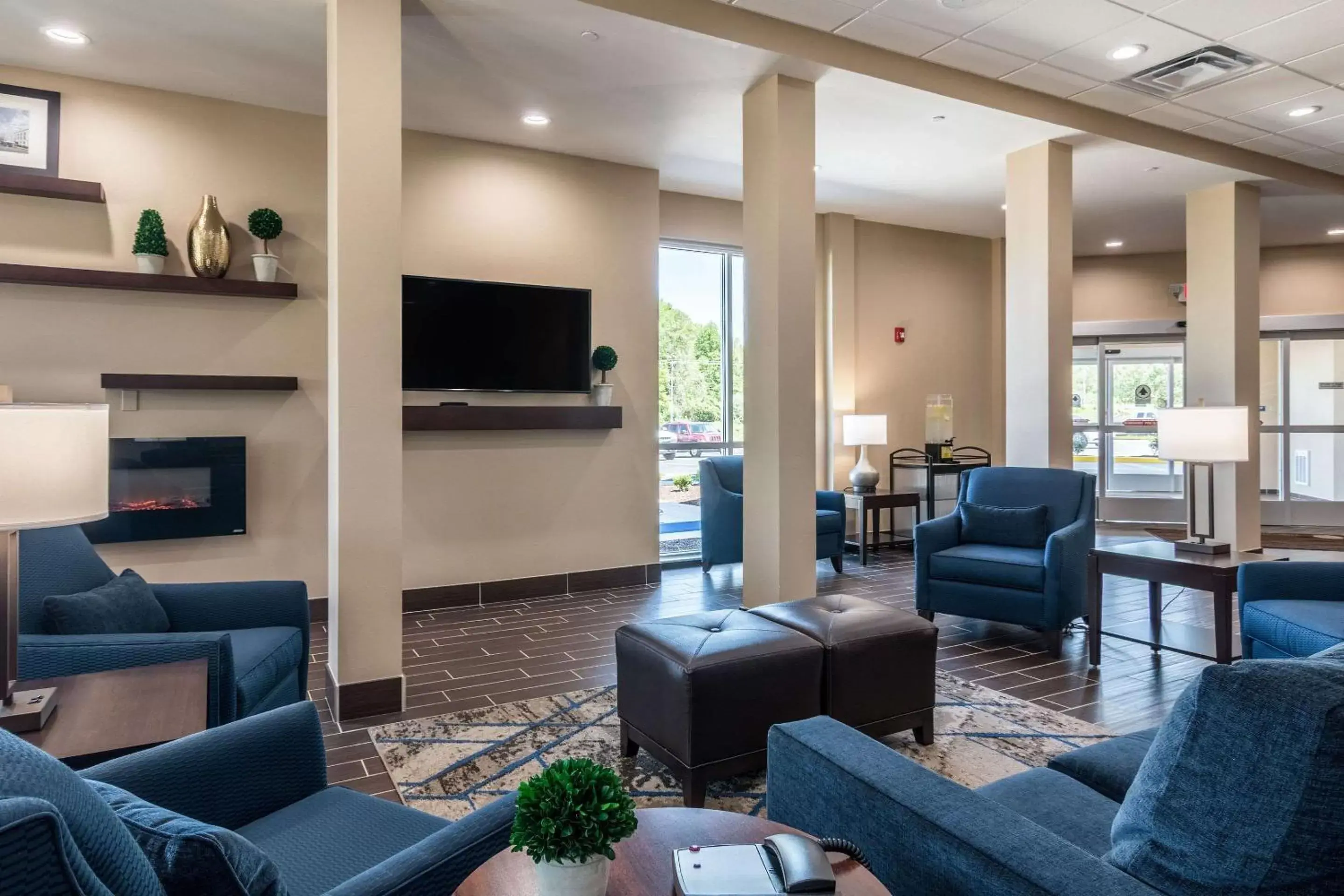 Lobby or reception, Seating Area in Comfort Inn Edwardsville - St. Louis