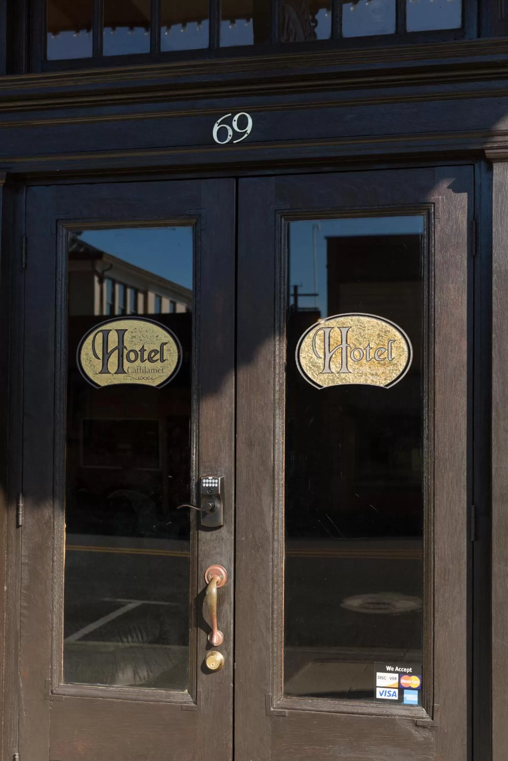 Facade/entrance in Hotel Cathlamet