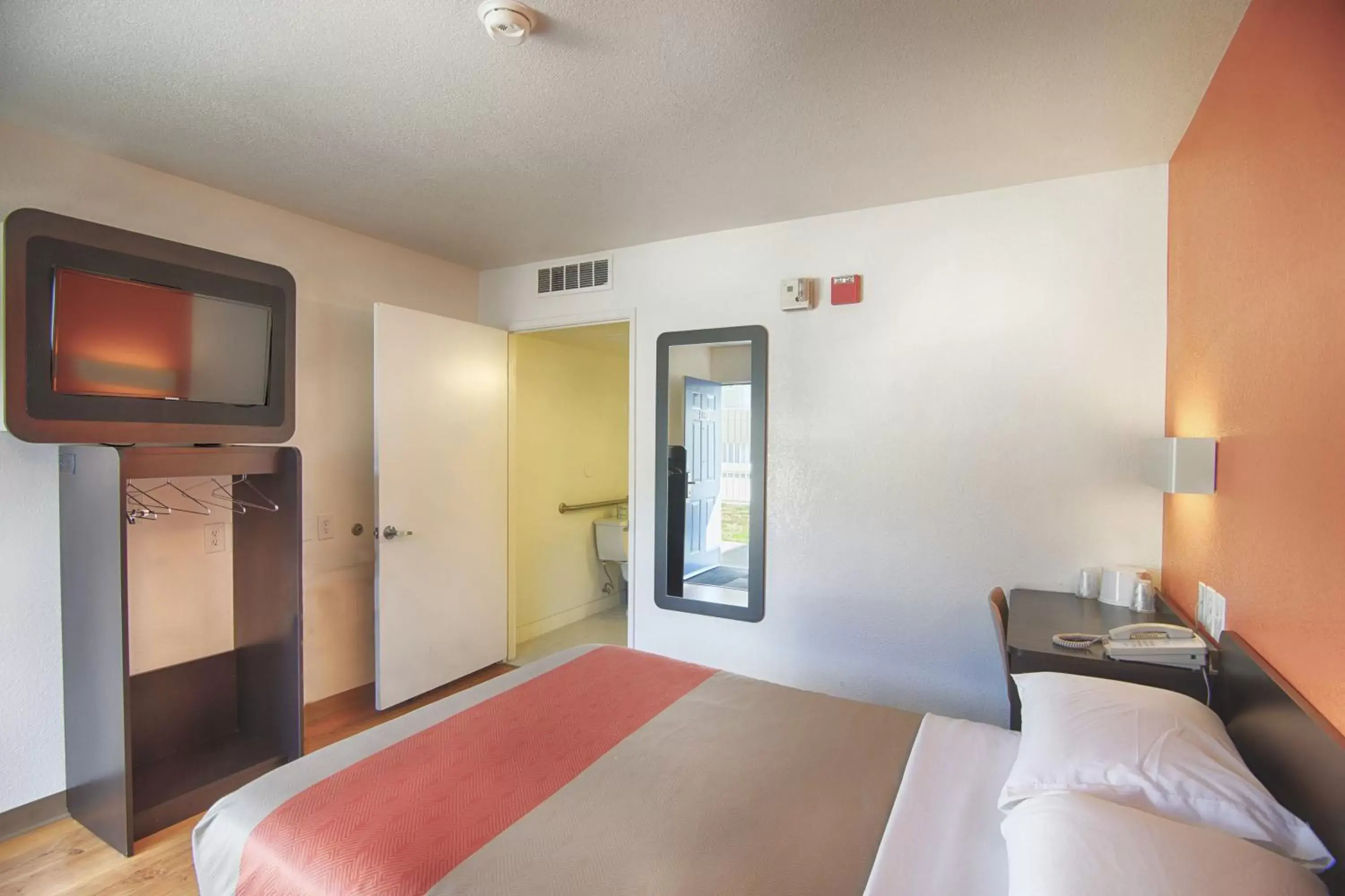 Bedroom, Bed in Motel 6-Mammoth Lakes, CA