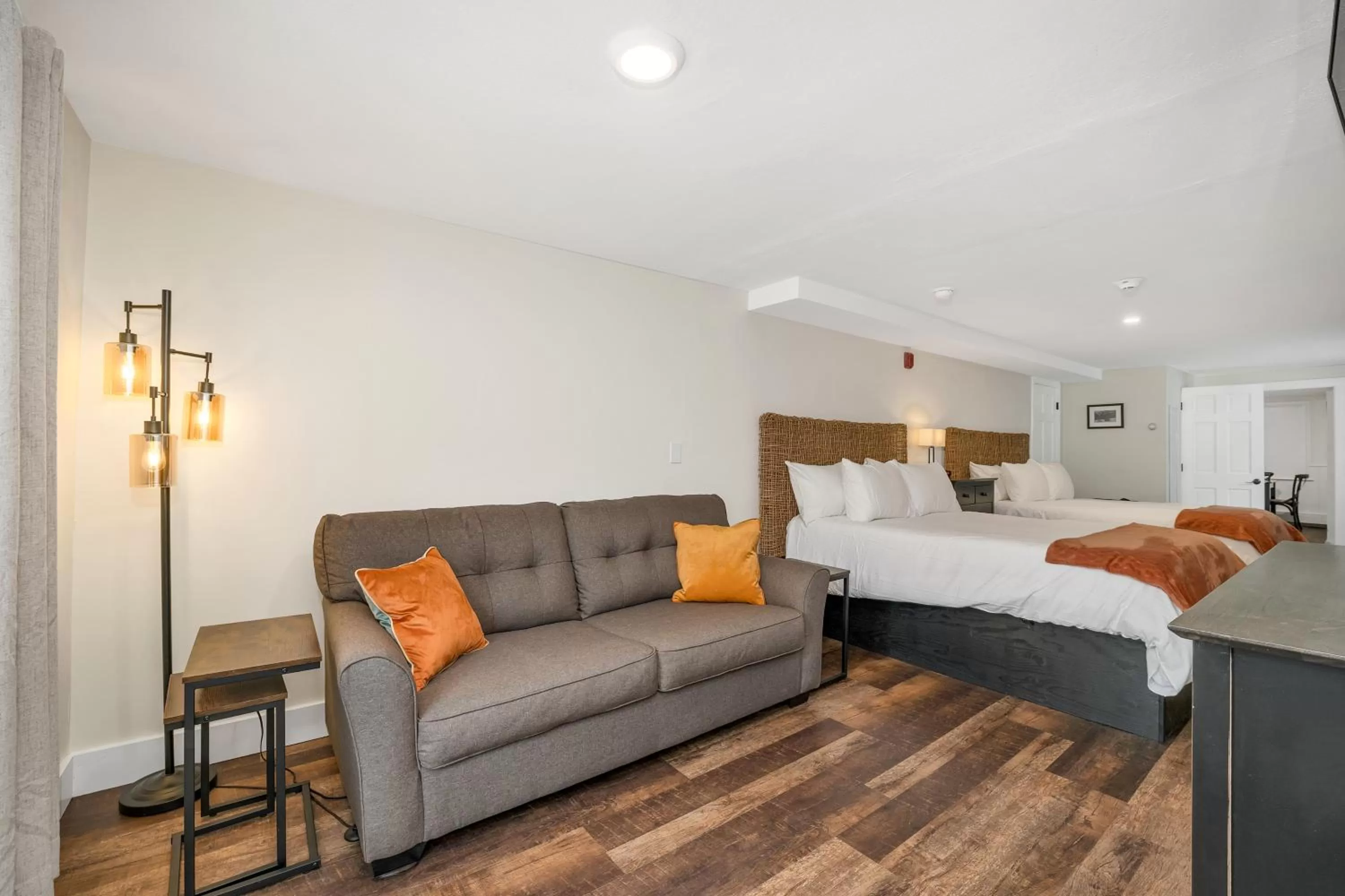 Seating area, Bed in The Inn & More