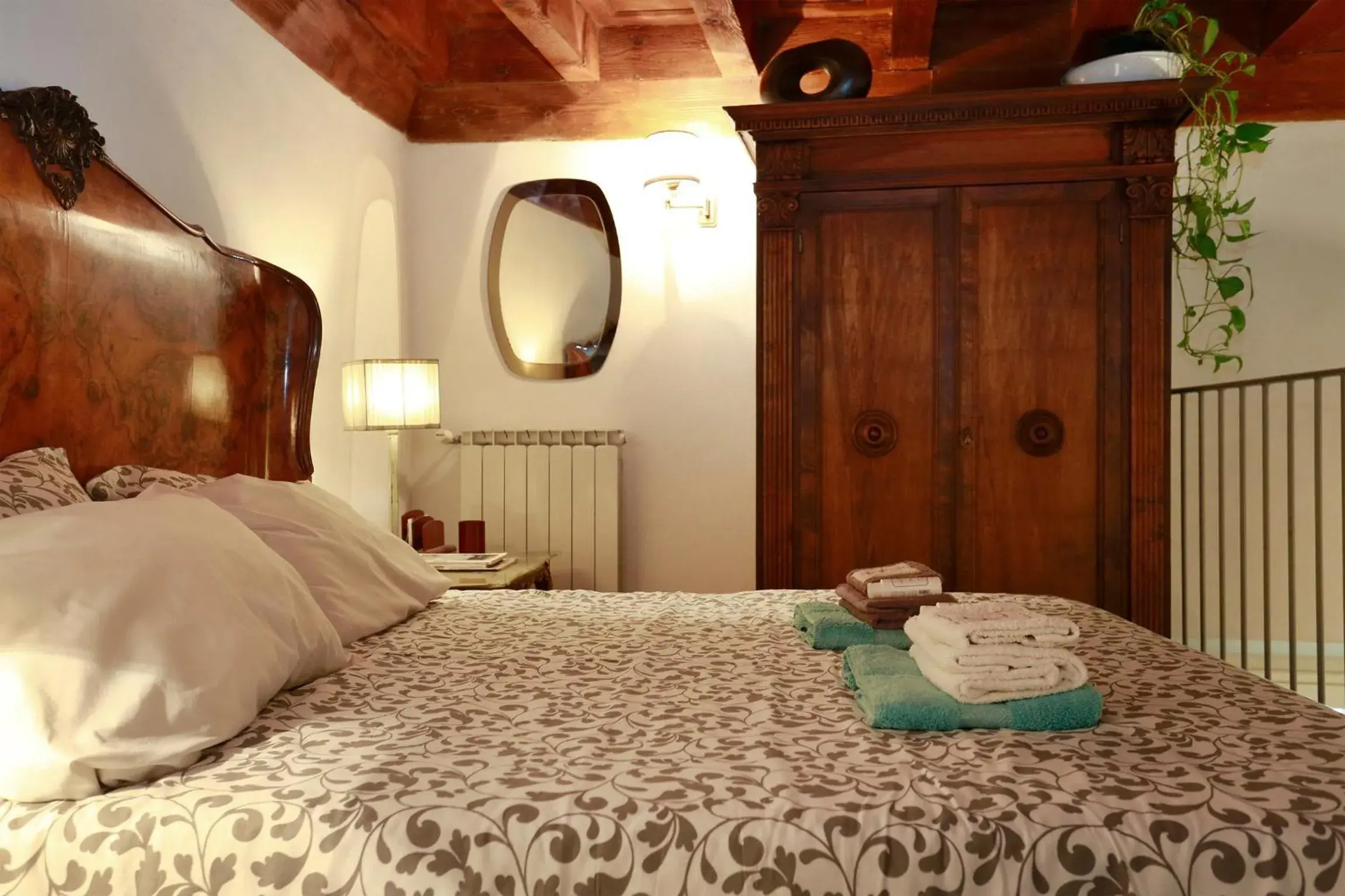 Photo of the whole room, Bed in Florence Pitti Loft