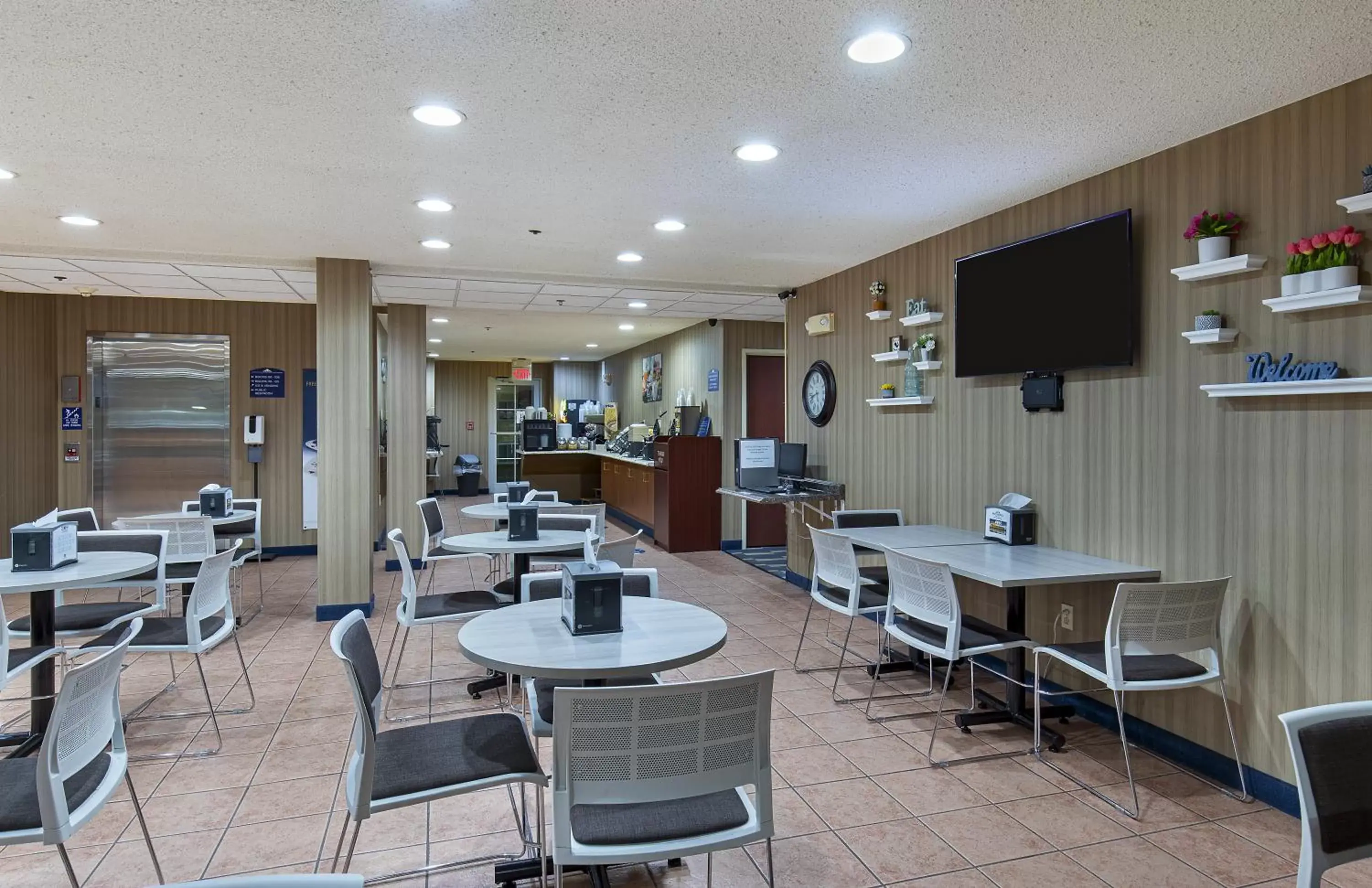 Restaurant/Places to Eat in Microtel Inn & Suites by Wyndham Dry Ridge