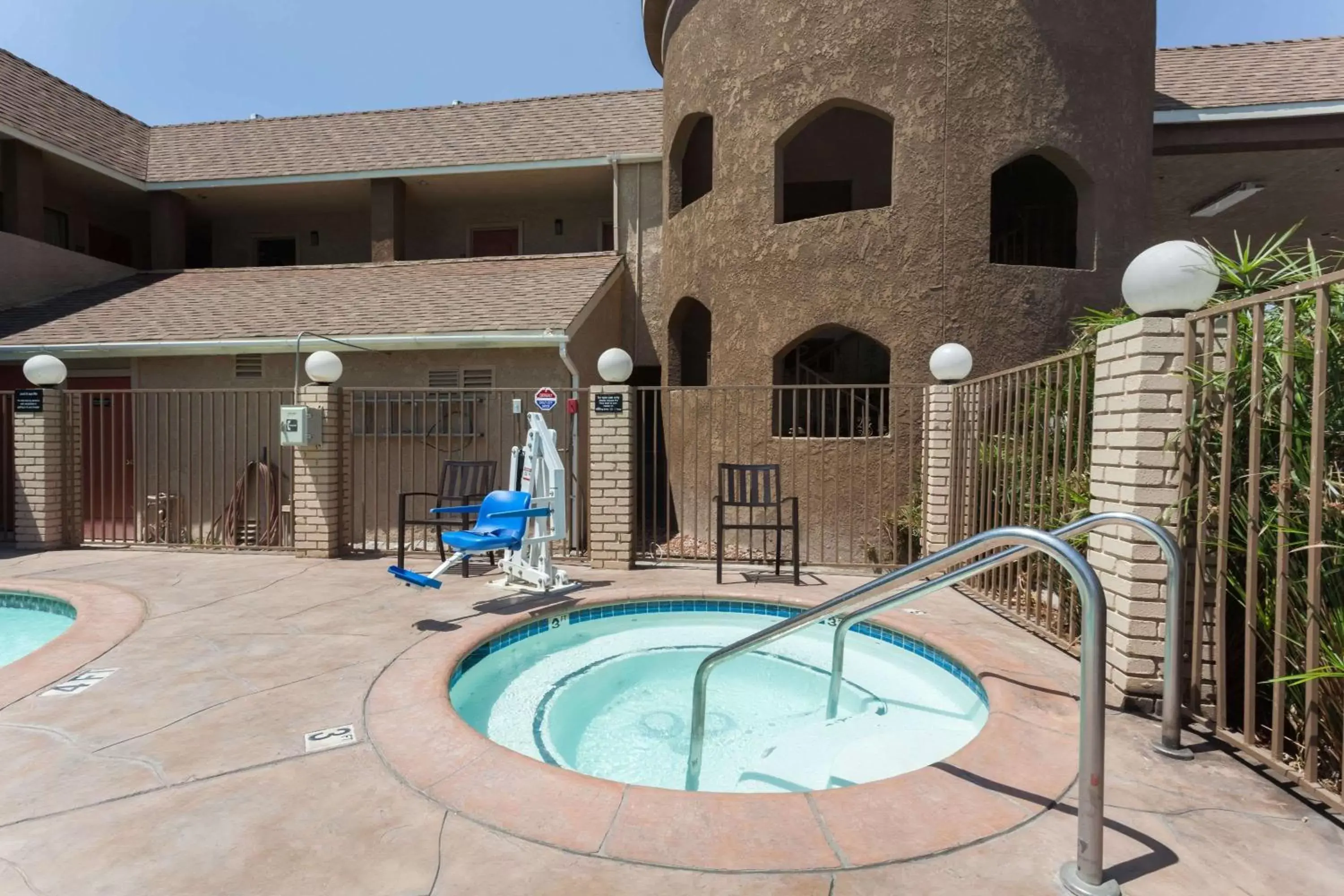 Hot Tub, Swimming Pool in Super 8 by Wyndham Bakersfield South CA