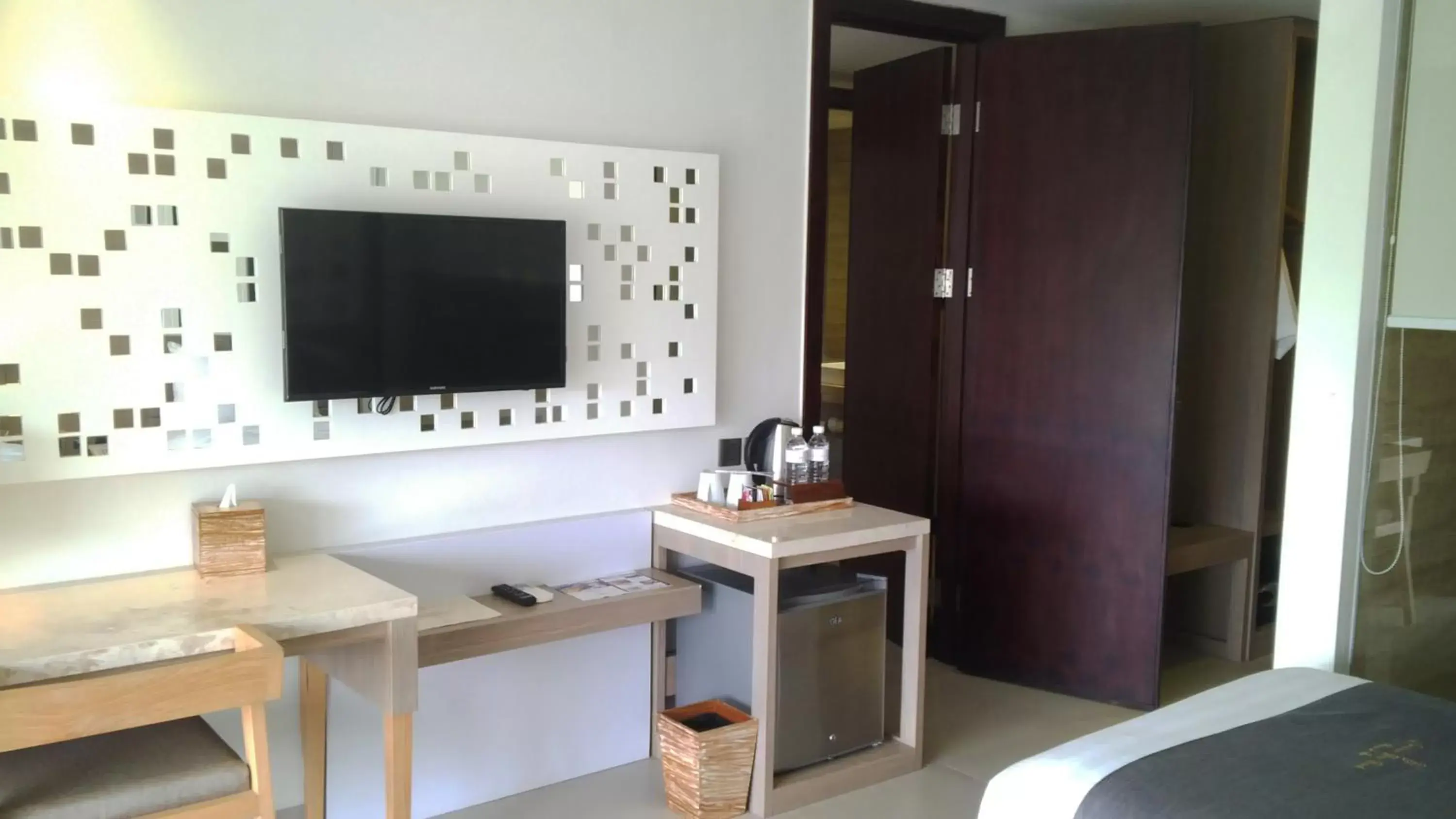 Bedroom, TV/Entertainment Center in Jimbaran Bay Beach Resort and Spa by Prabhu
