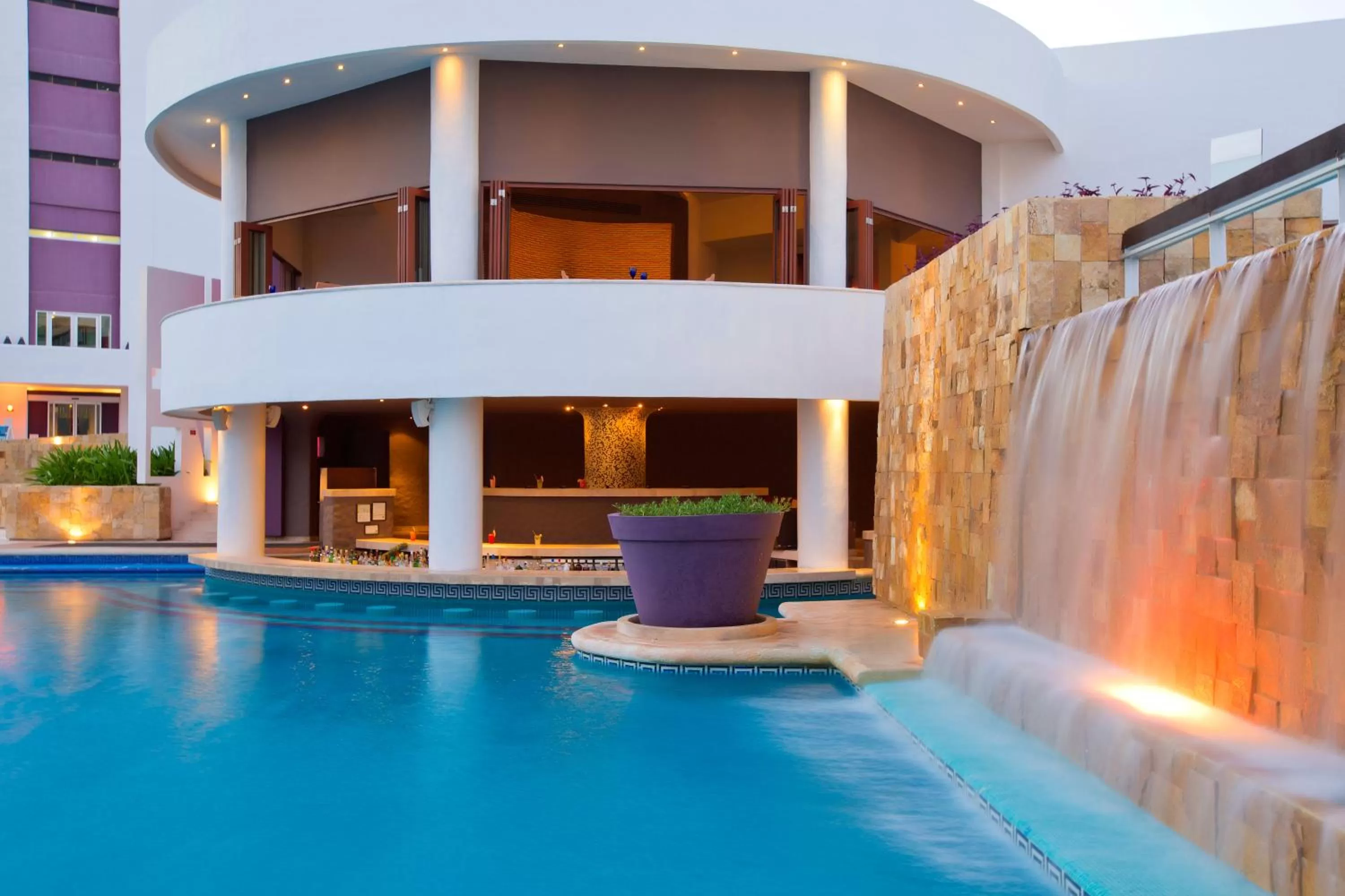 Swimming pool in Krystal Grand Cancun All Inclusive