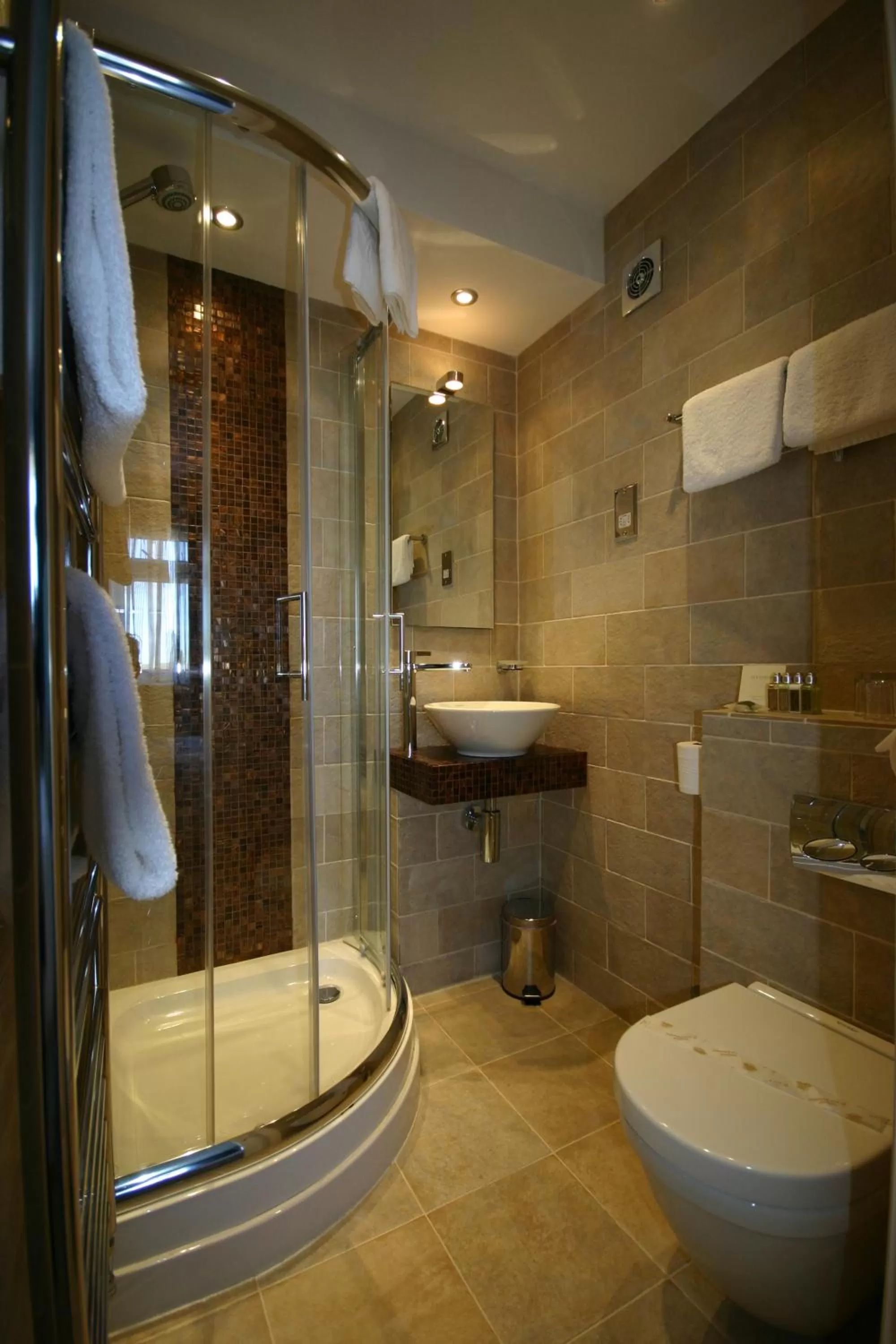 Bathroom in Ramsey House - Luxury Licensed B&B - Parking and Guest Lounge