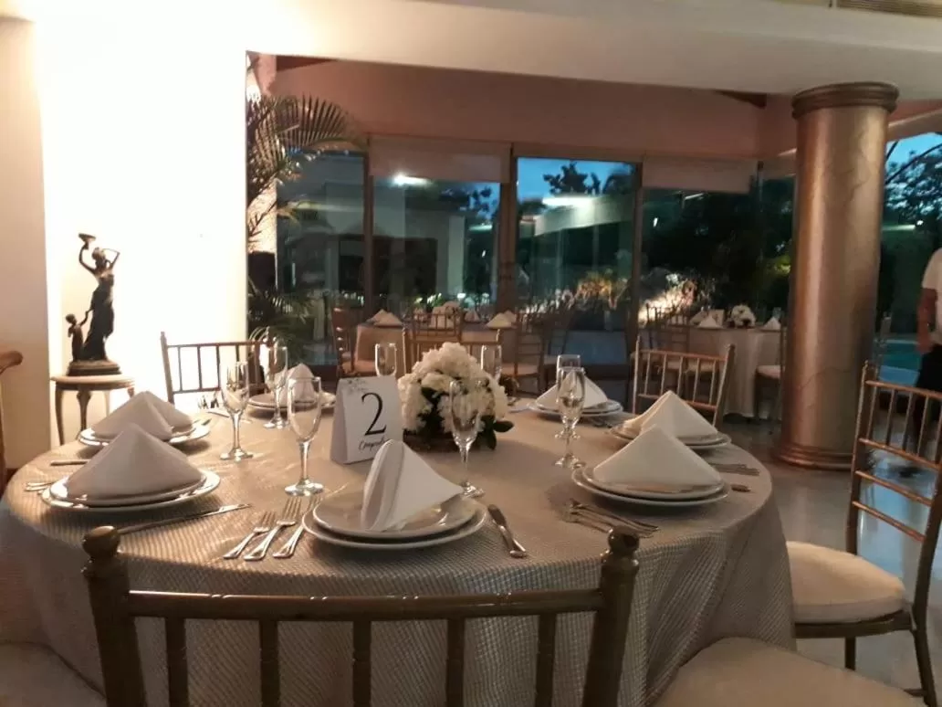 Restaurant/places to eat in Porto Bello Hotel Boutique
