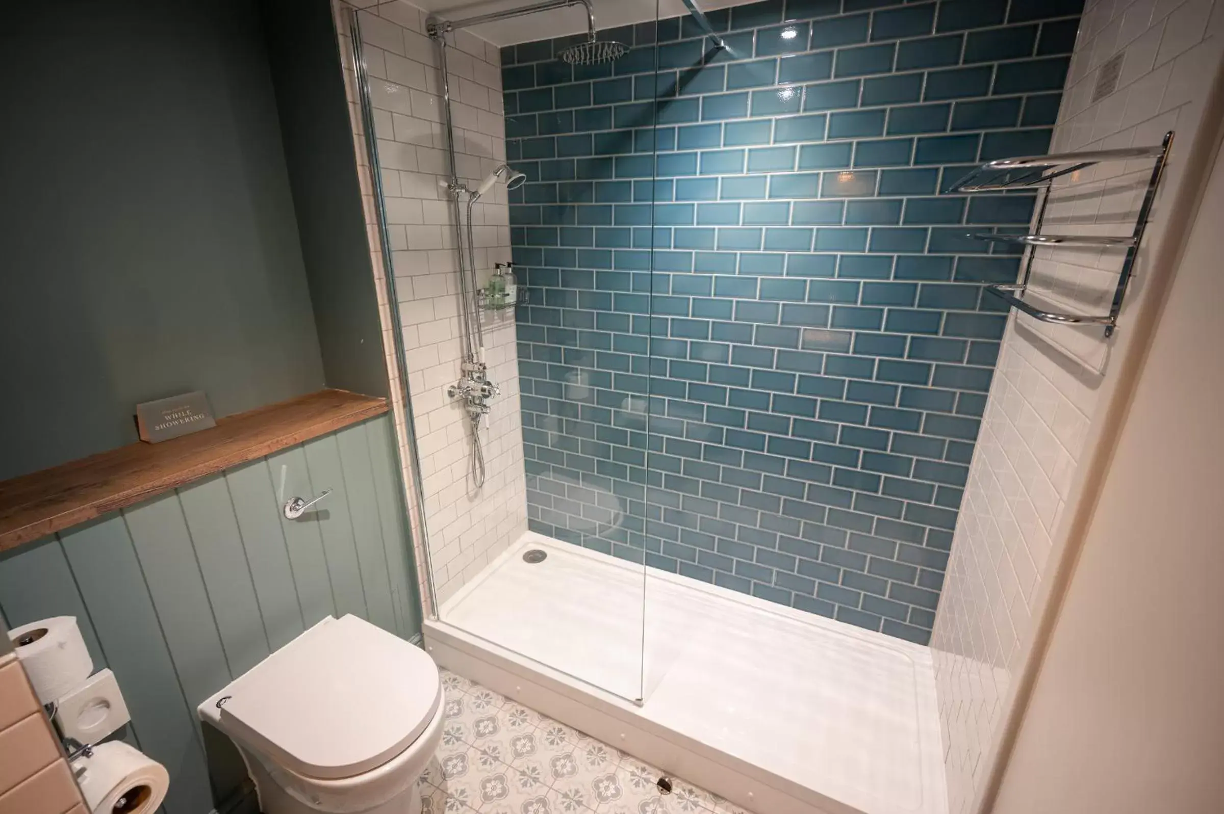 Shower, Bathroom in Green Man by Chef & Brewer Collection