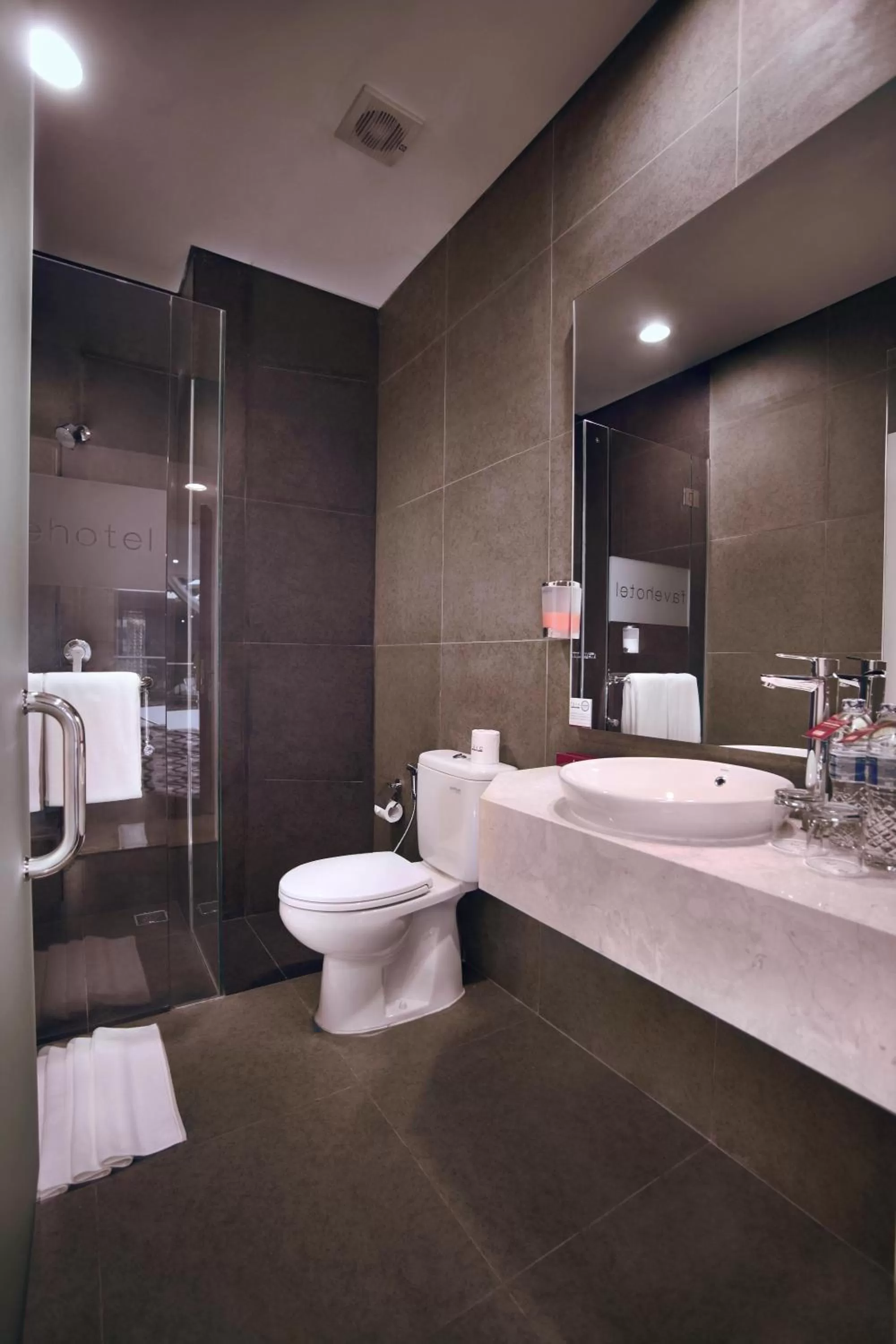 Bathroom in favehotel LTC Glodok
